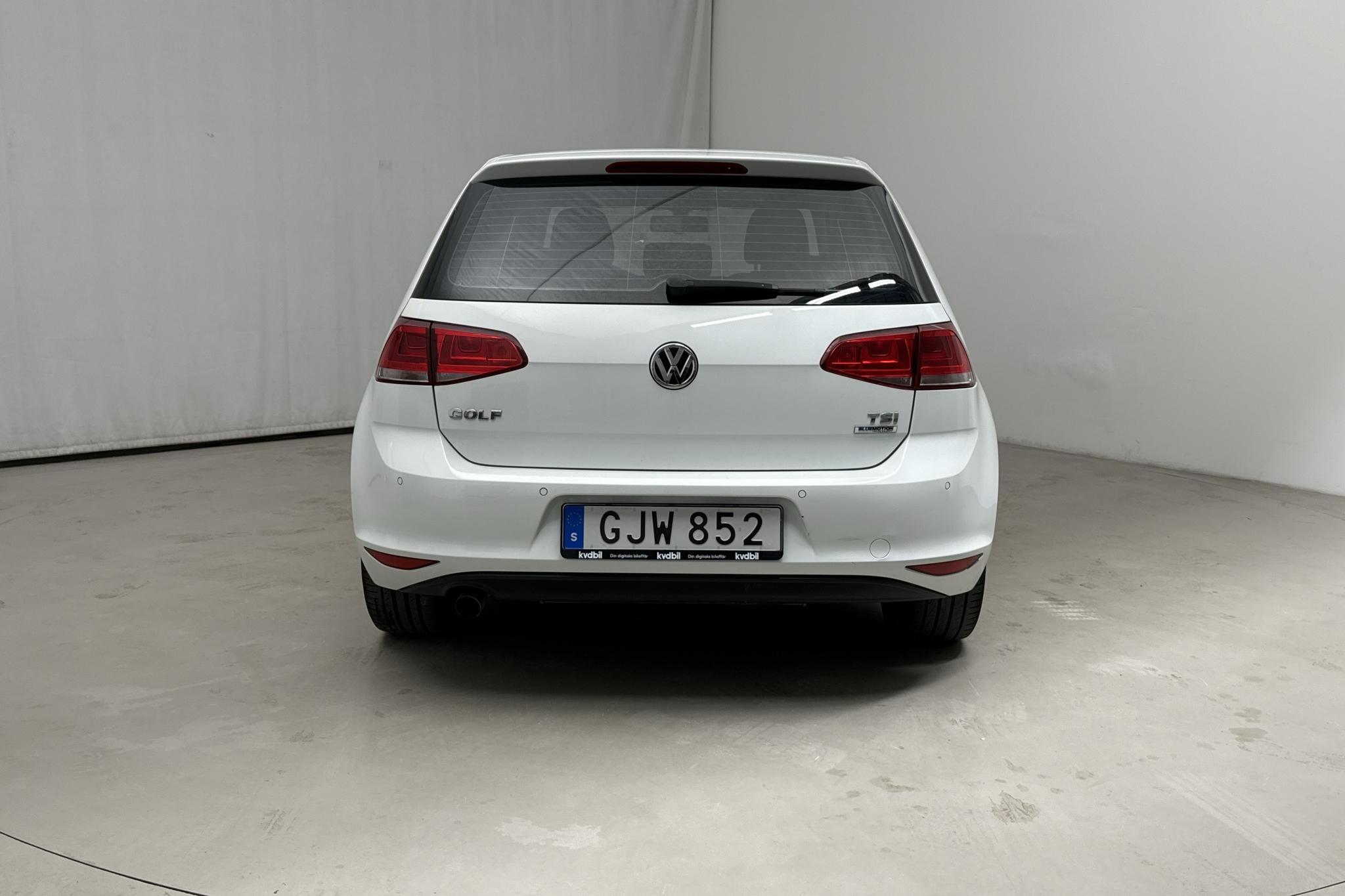 VW Golf VII 1.2 TSI 5dr (105hk) - 10 895 mil - Automat - vit - 2015