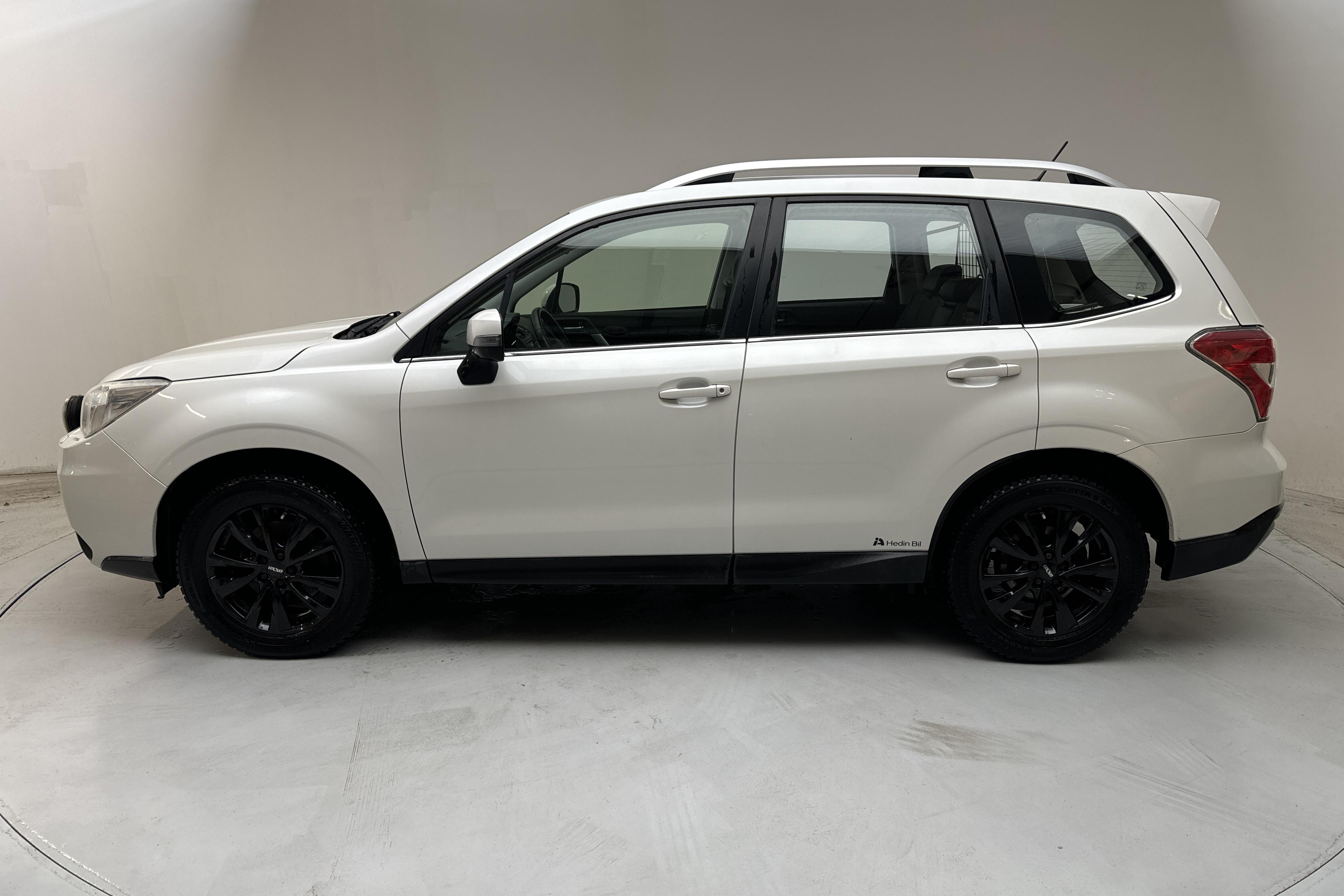 Subaru Forester 2.0D (147hk) - 22 945 mil - Manuell - vit - 2014