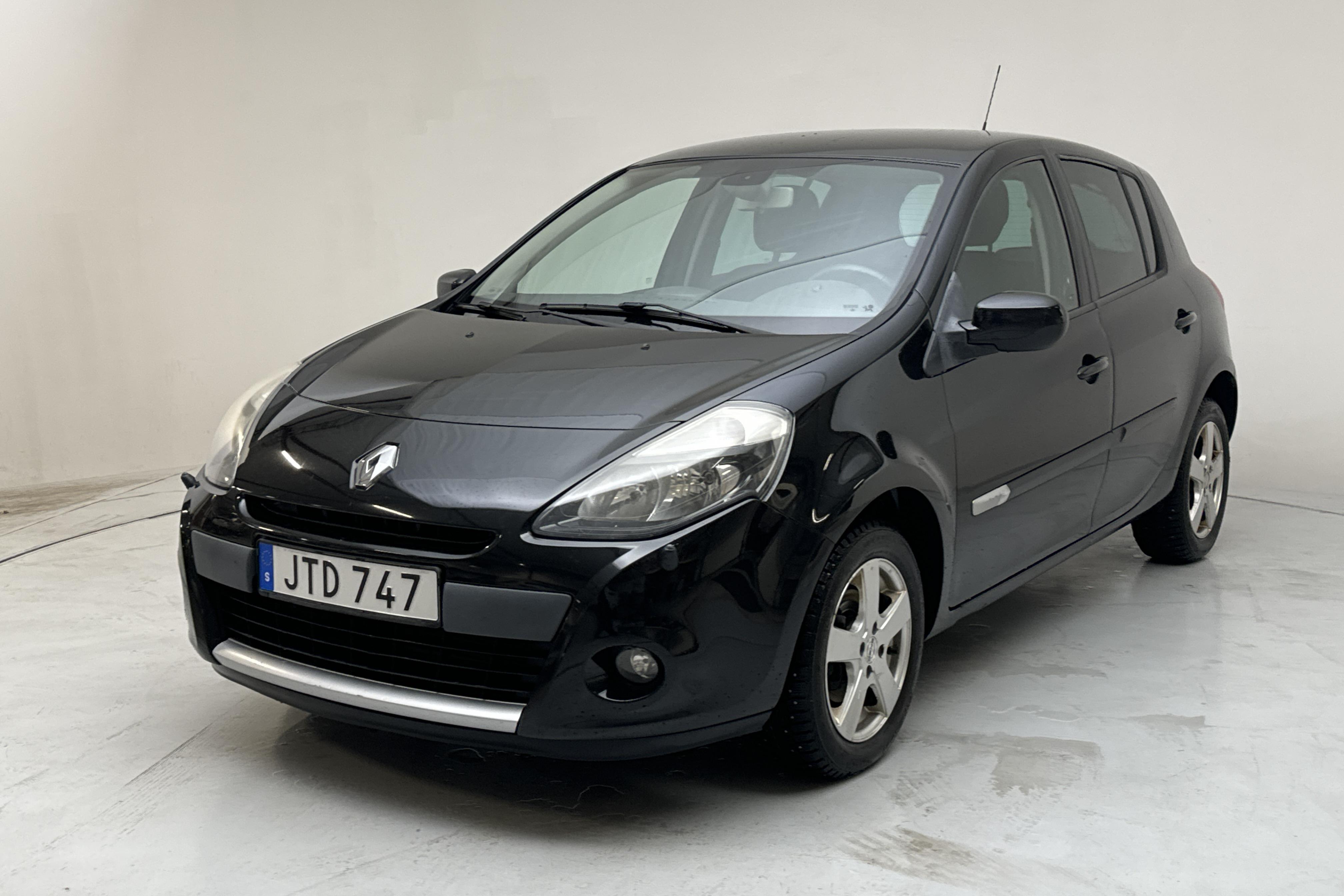 Renault Clio III 1.2 5dr (75hk) - 13 415 mil - Manuell - svart - 2012