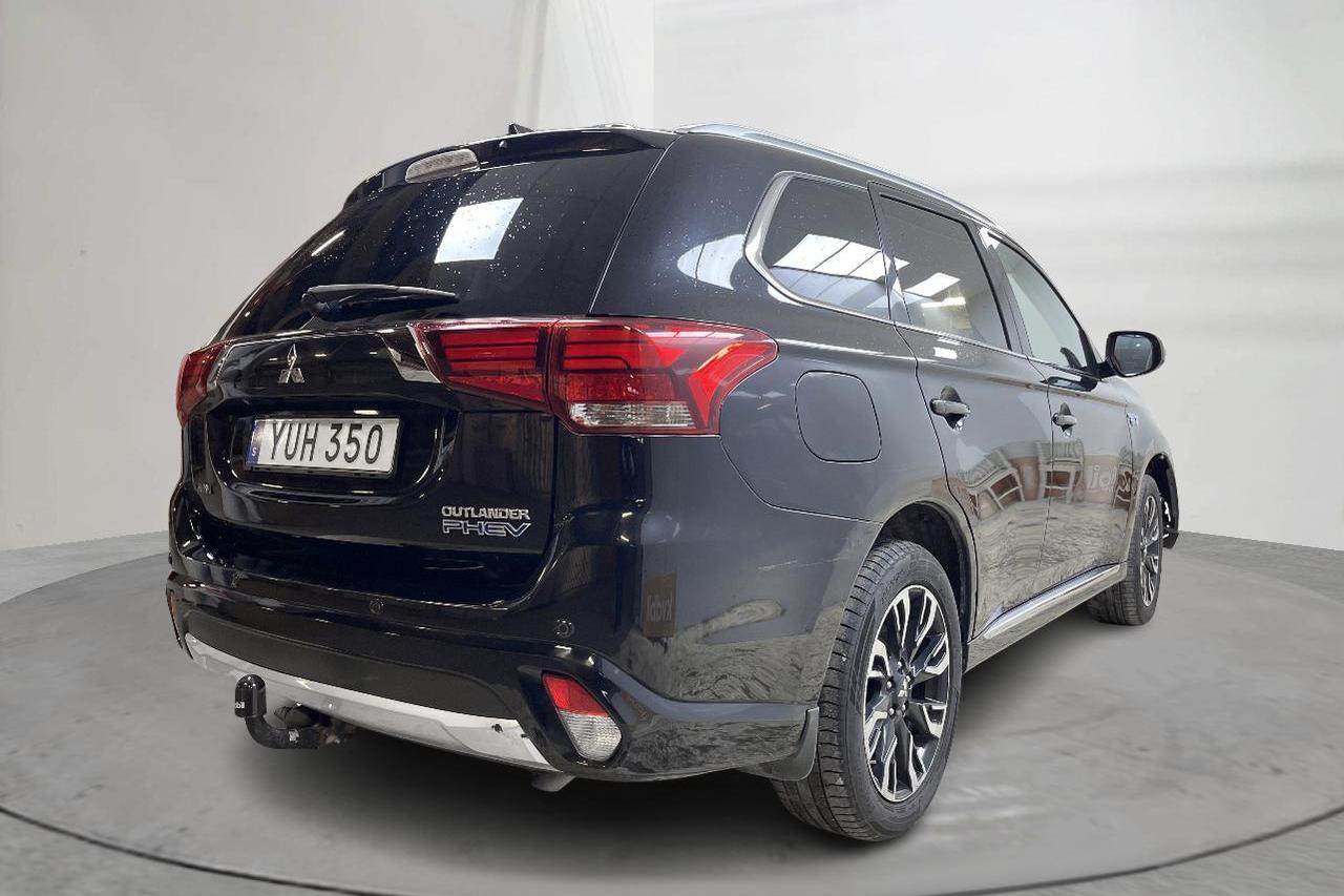 Mitsubishi Outlander 2.0 Plug-in Hybrid 4WD (121hk) - 100 890 km - Automatic - black - 2018