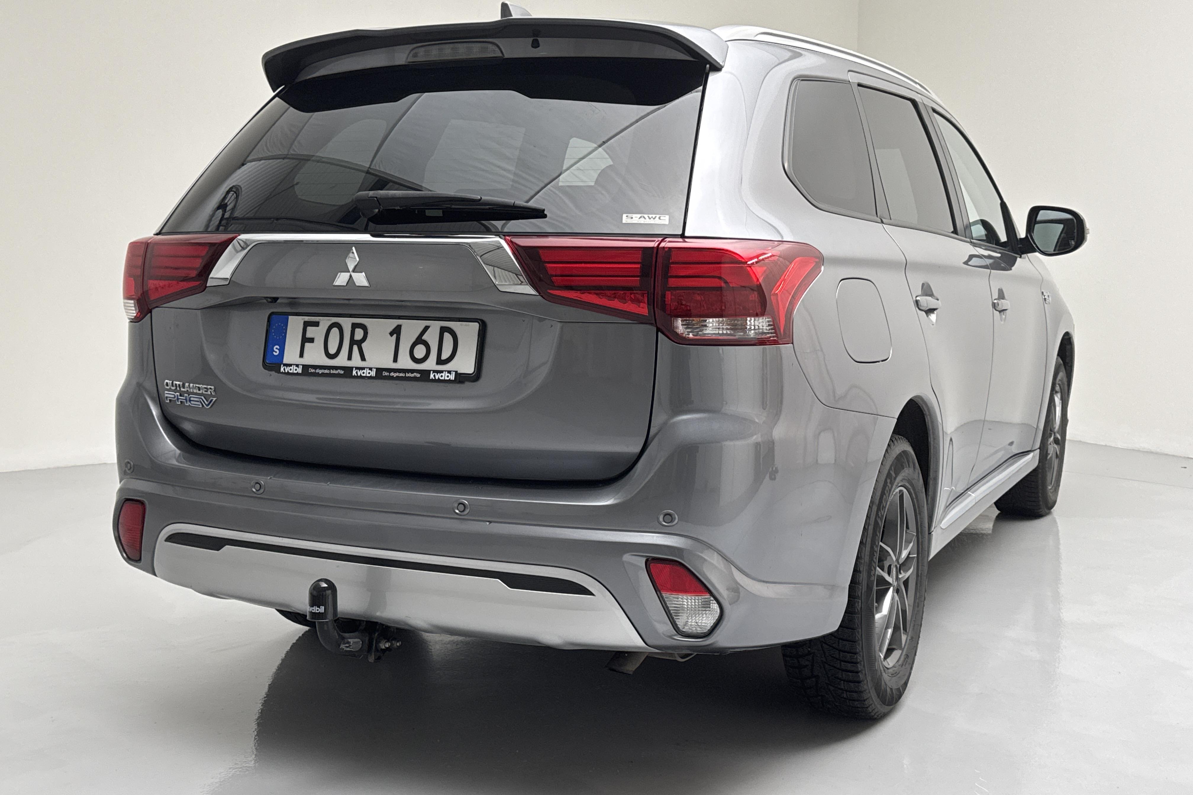 Mitsubishi Outlander 2.4 Plug-in Hybrid 4WD (224hk) - 120 350 km - Automatyczna - szary - 2020