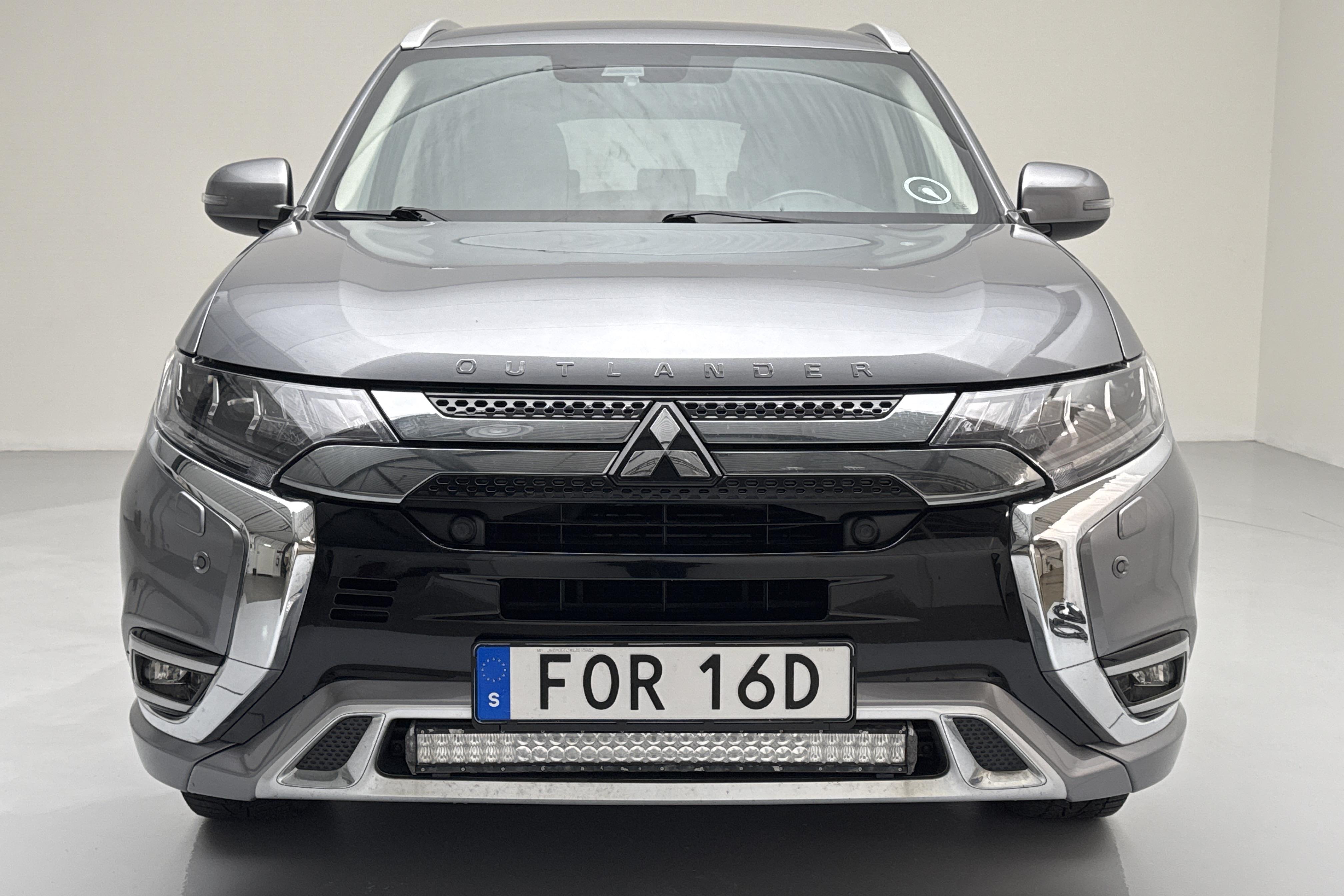 Mitsubishi Outlander 2.4 Plug-in Hybrid 4WD (224hk) - 120 350 km - Automatyczna - szary - 2020