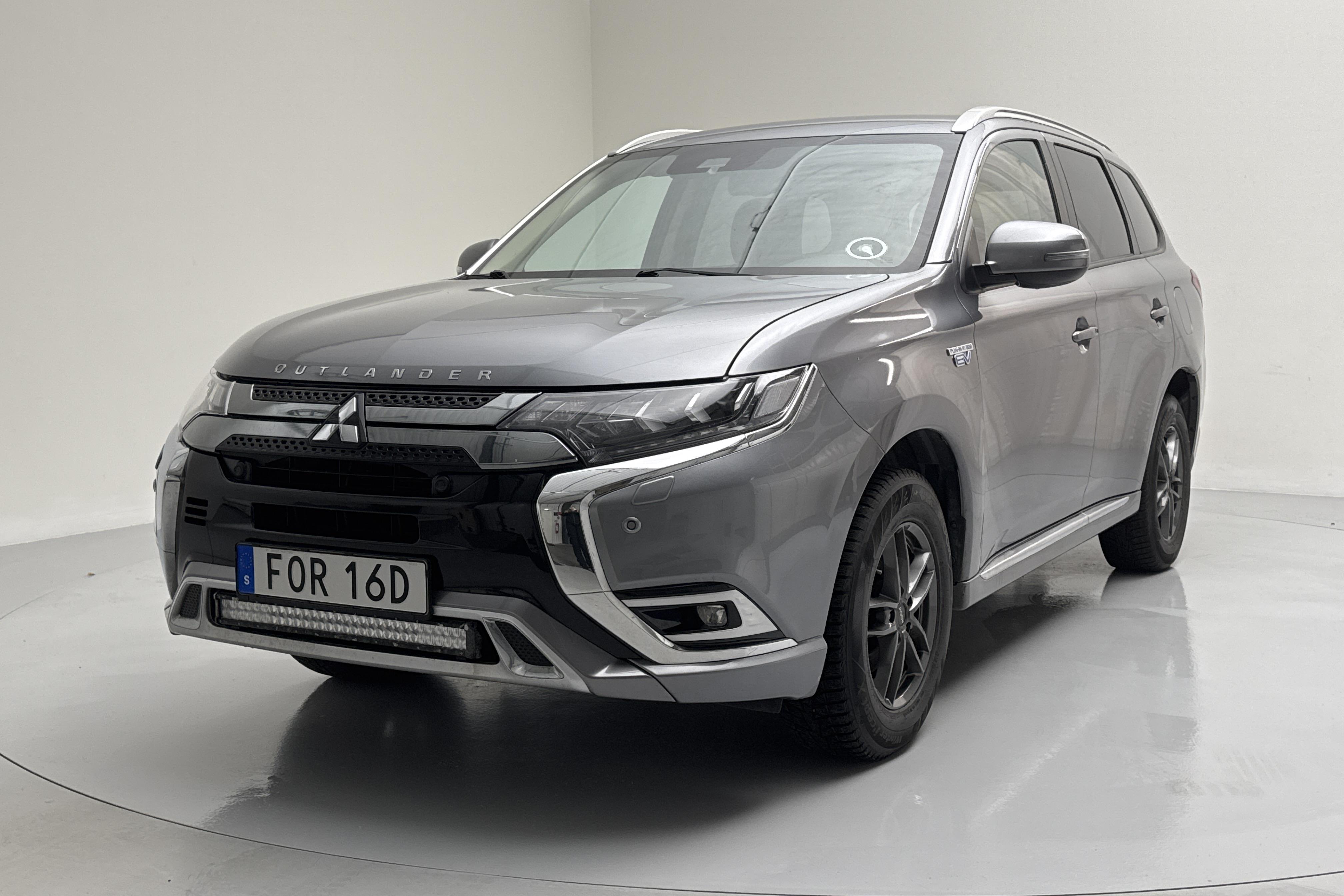 Mitsubishi Outlander 2.4 Plug-in Hybrid 4WD (224hk) - 120 350 km - Automatyczna - szary - 2020