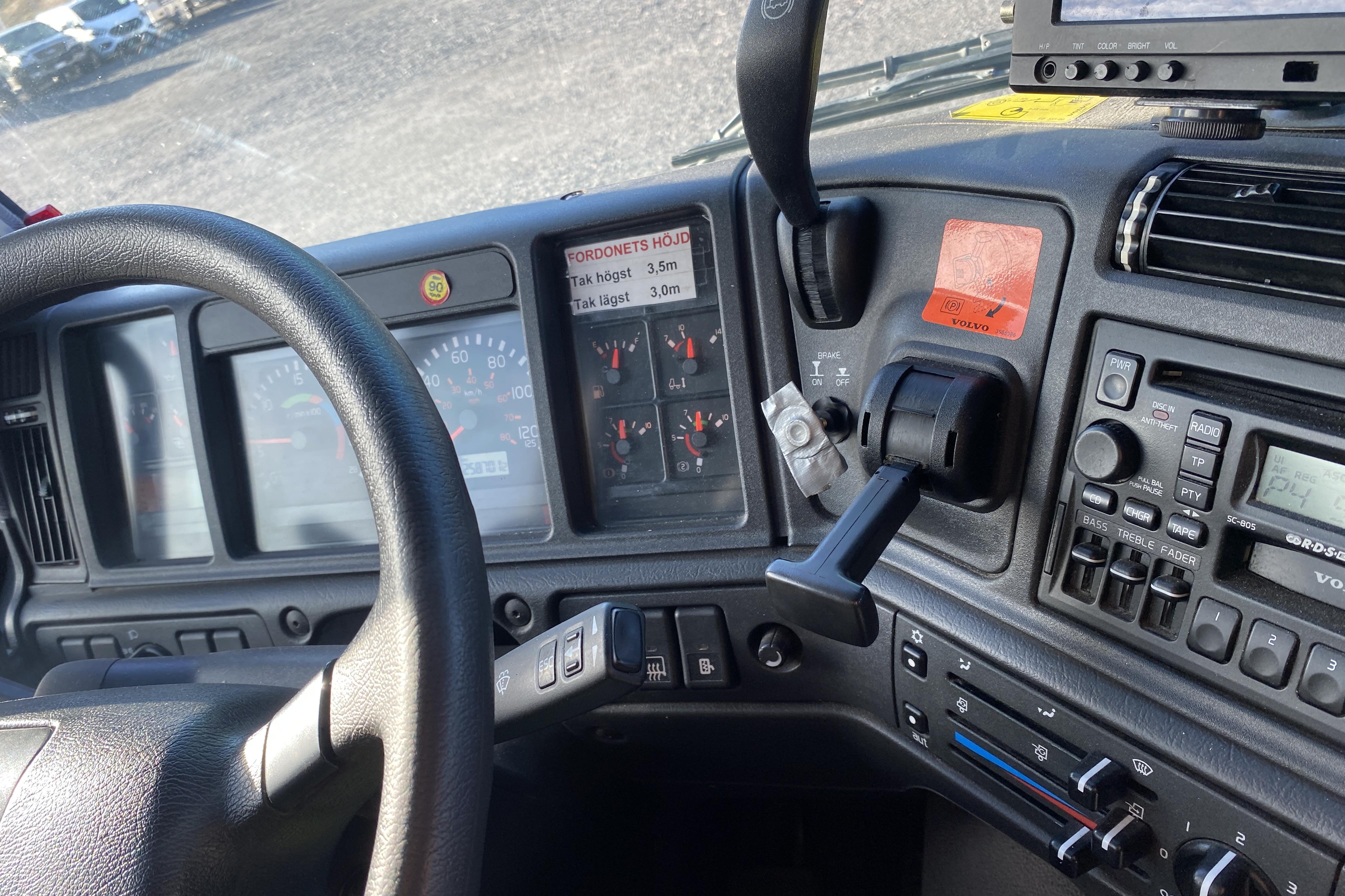 Volvo FM12 - 258 701 km - Automaatne - valge - 2001