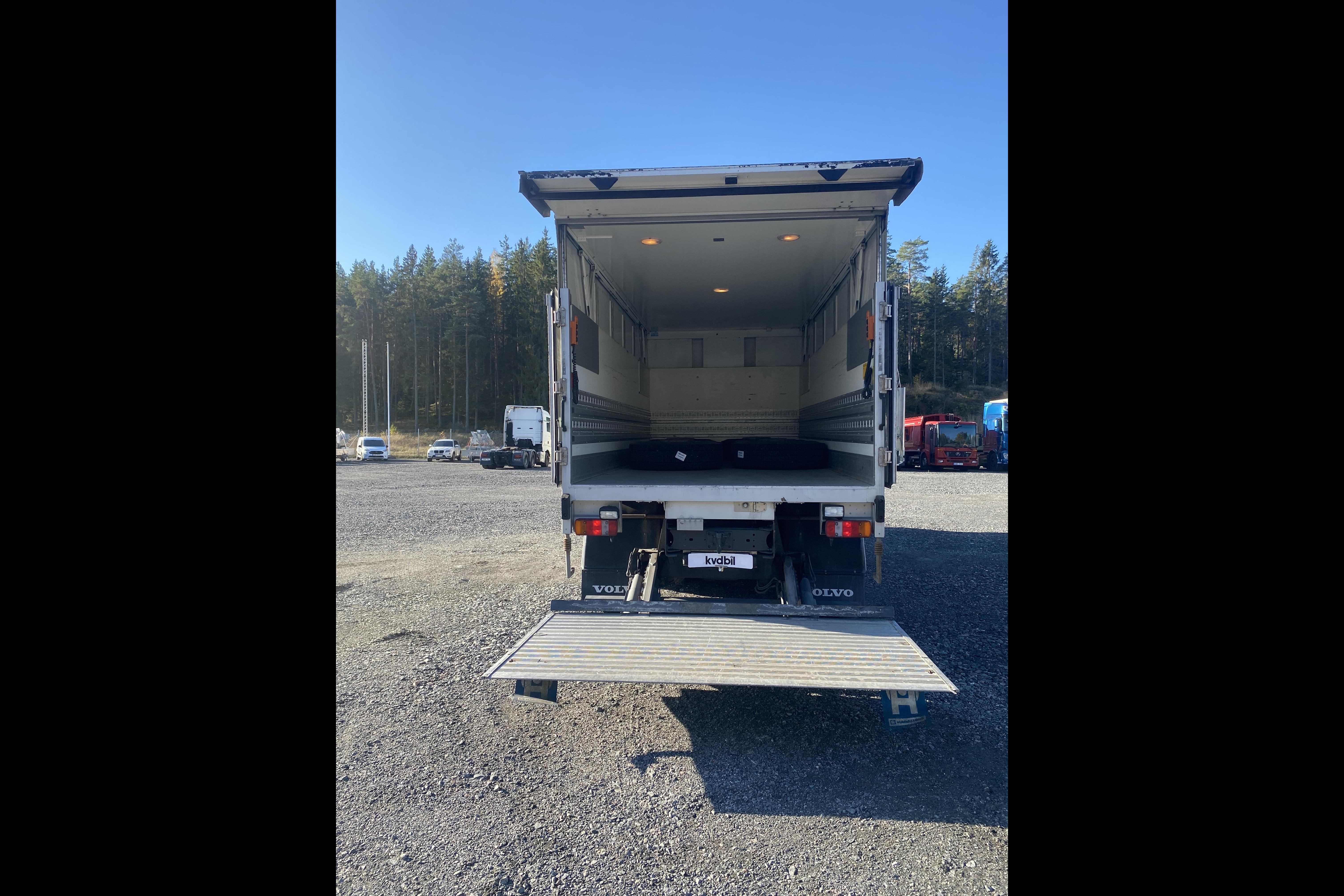 Volvo FM12 - 258 701 km - Automaatne - valge - 2001