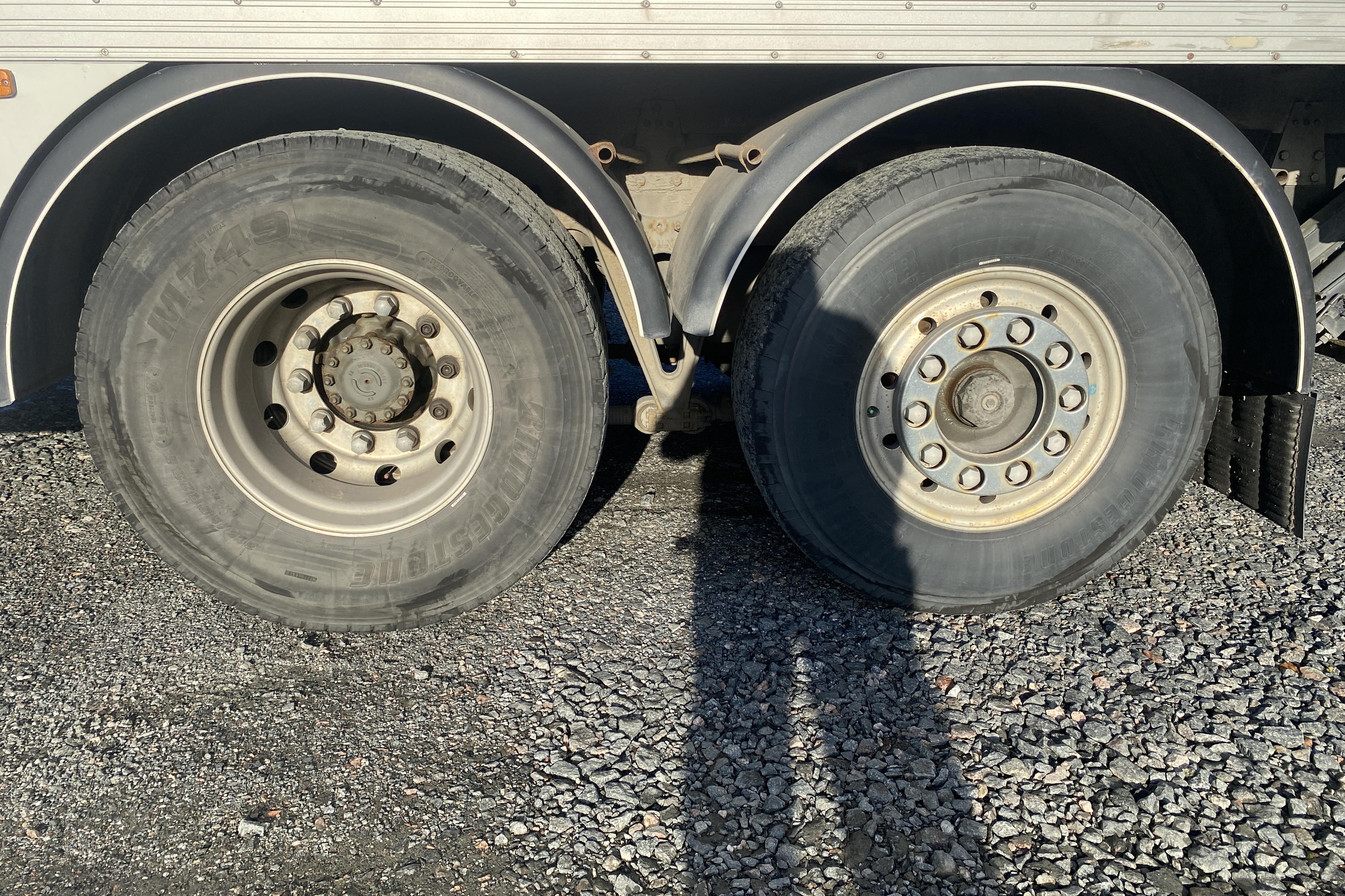 Volvo FM12 - 258 701 km - Automaatne - valge - 2001