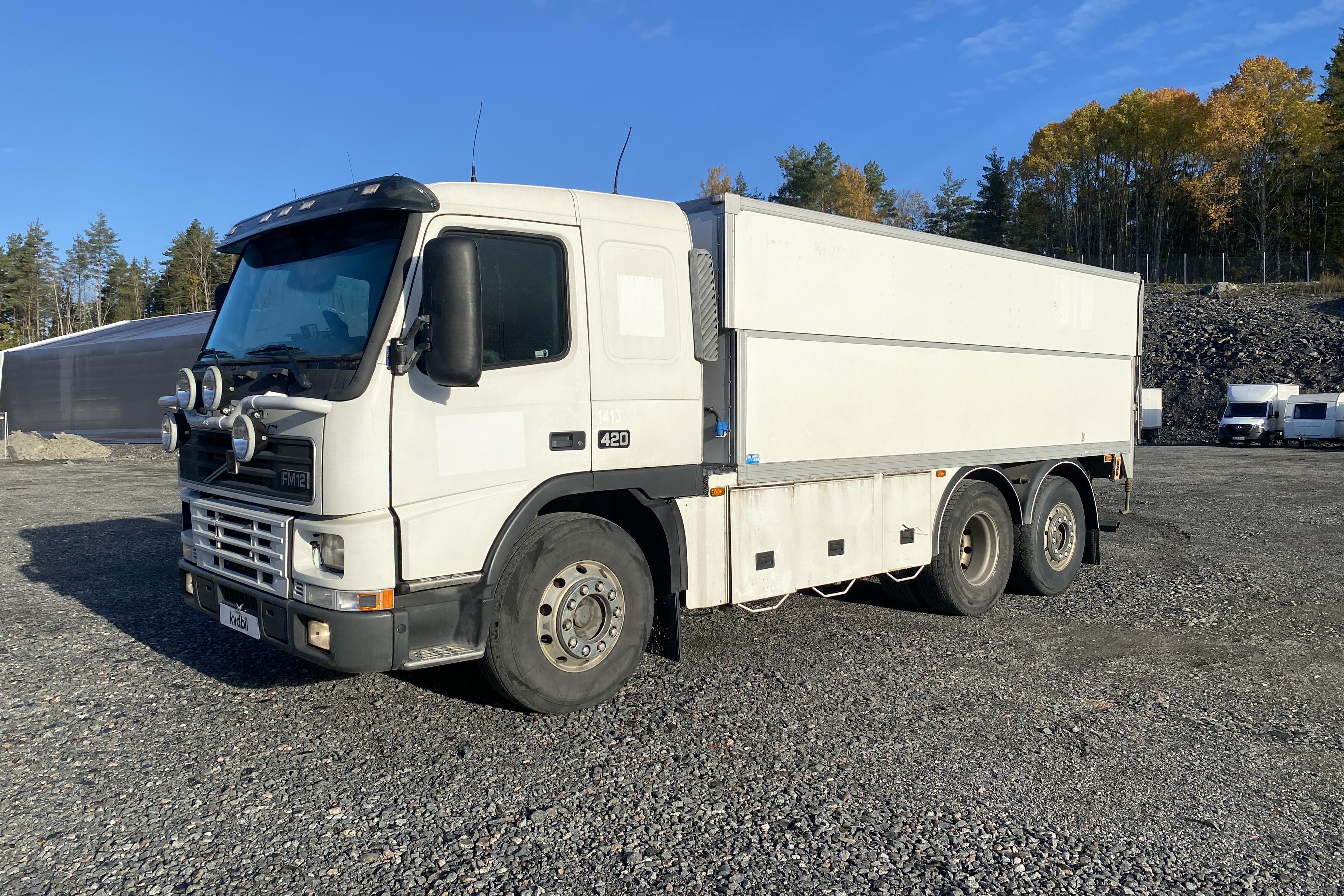 Volvo FM12 - 258 701 km - Automatyczna - biały - 2001