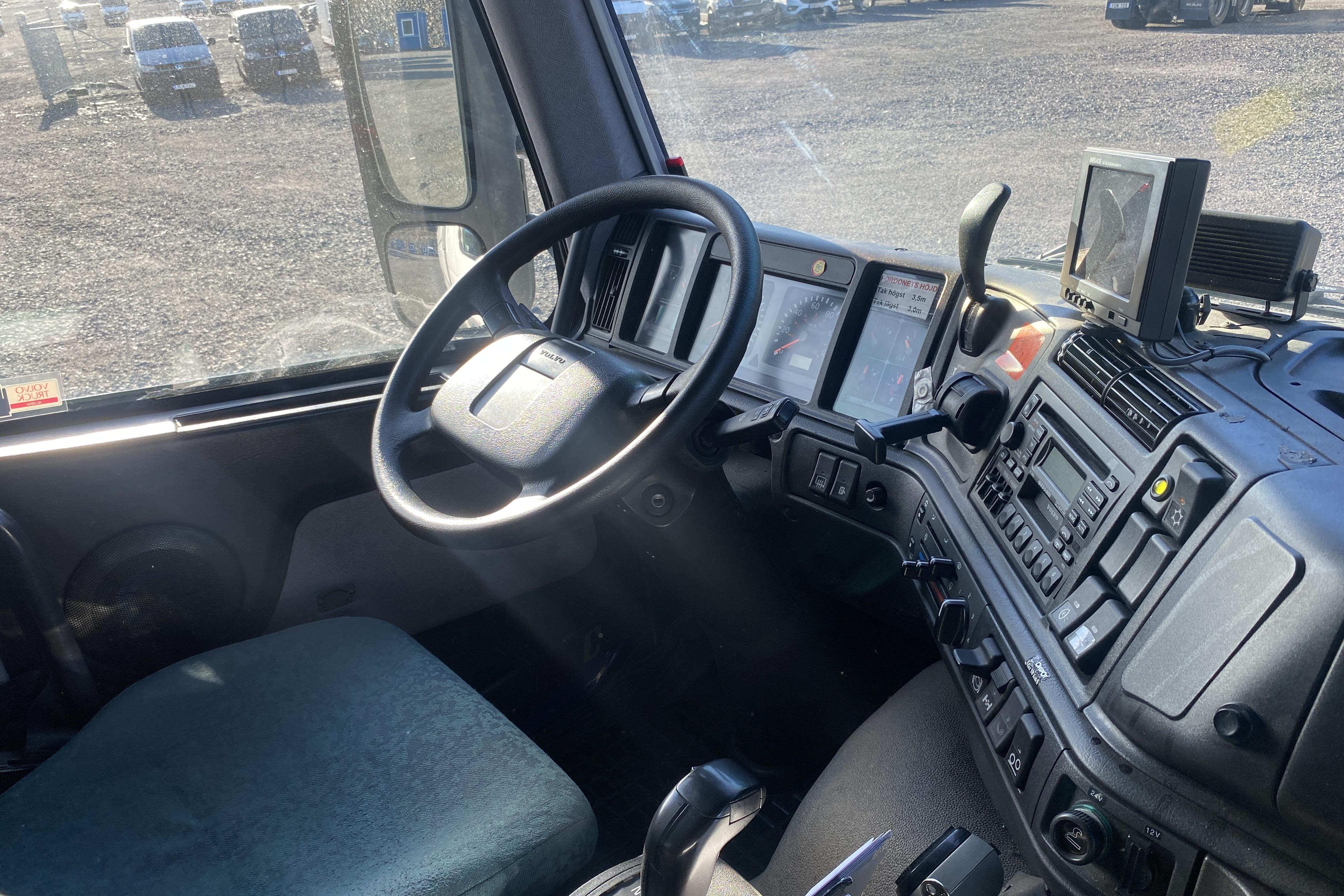 Volvo FM12 - 258 701 km - Automatic - white - 2001