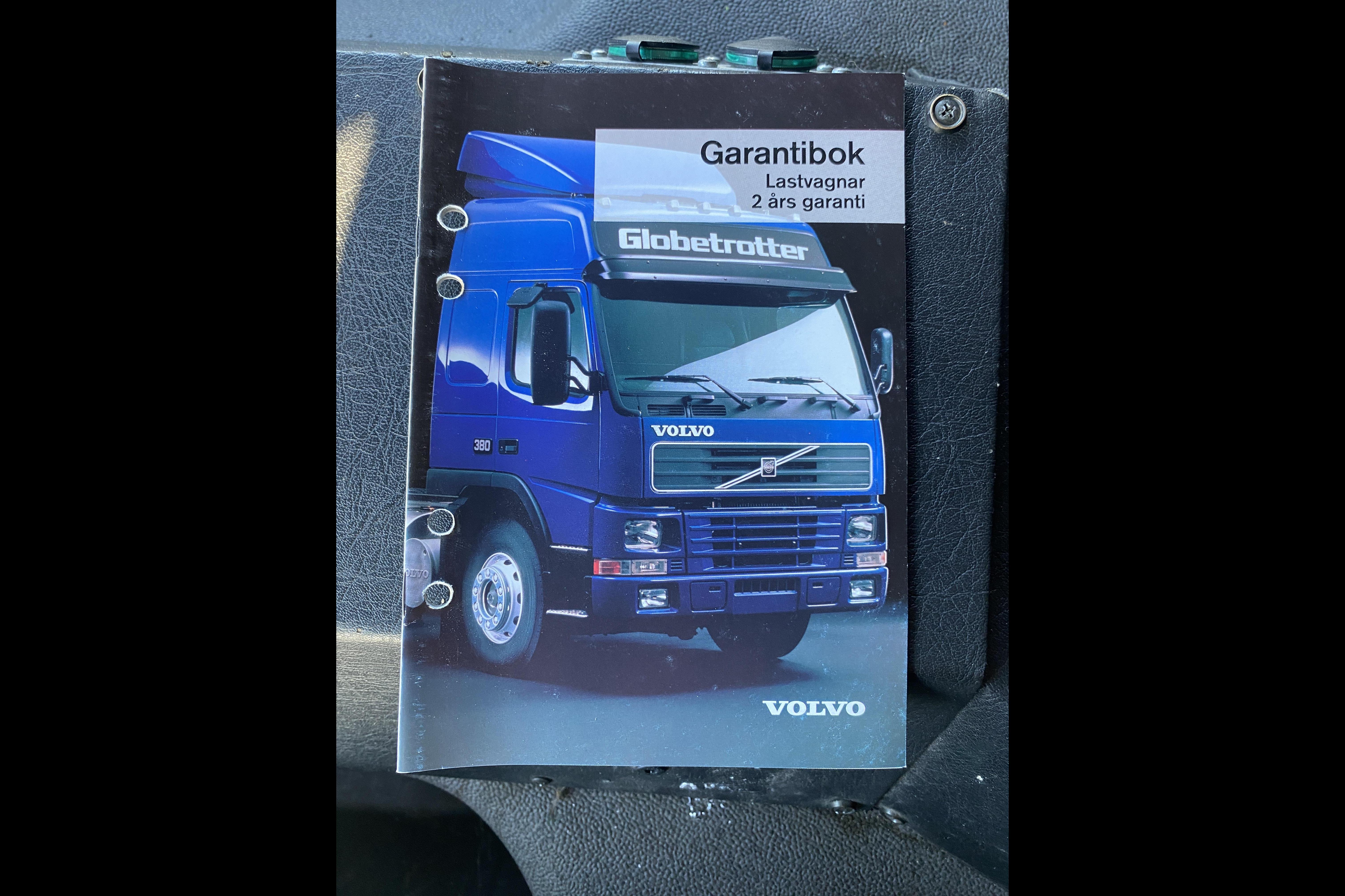 Volvo FM12 - 258 701 km - Automaatne - valge - 2001