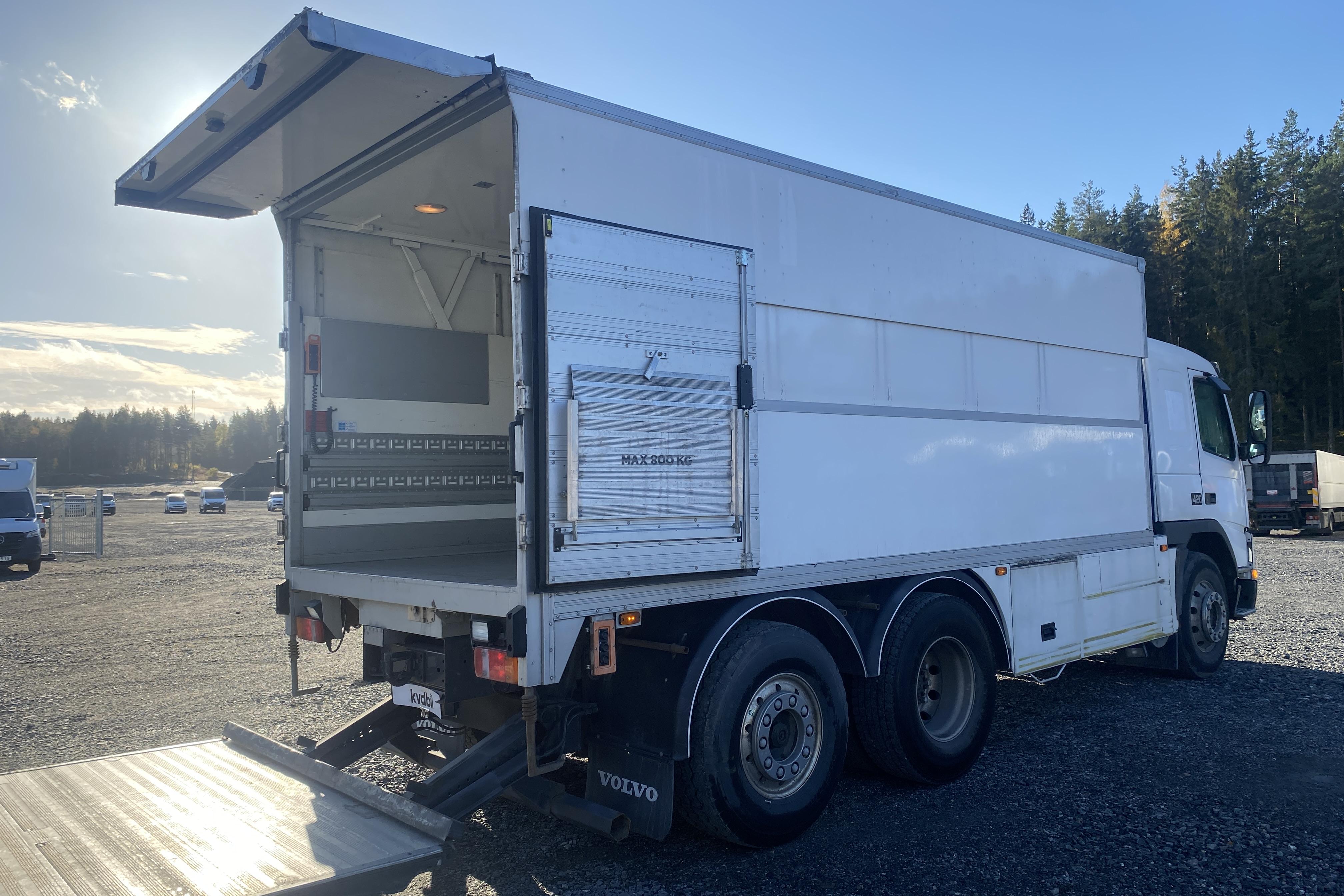 Volvo FM12 - 258 701 km - Automaatne - valge - 2001