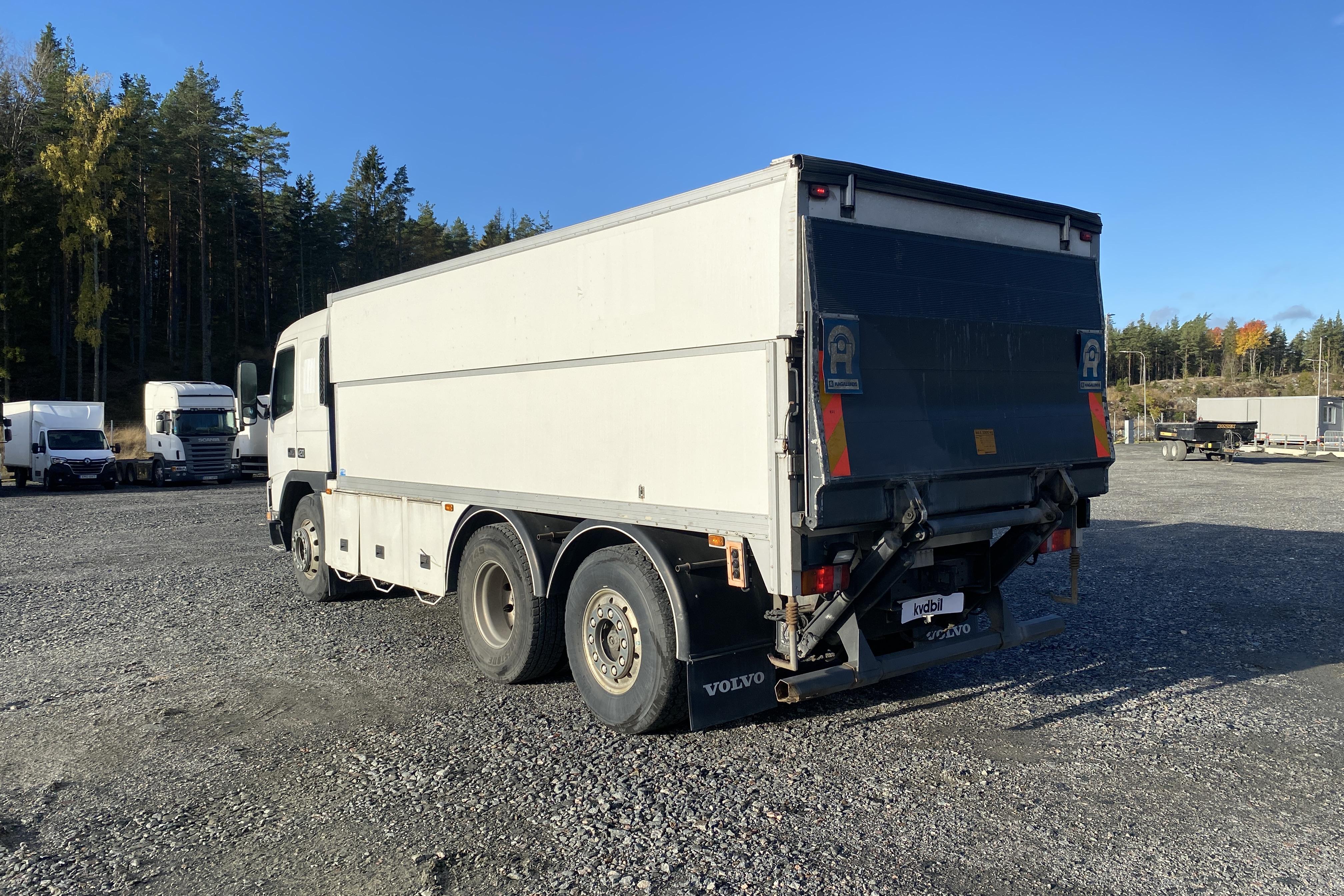 Volvo FM12 - 258 701 km - Automaatne - valge - 2001