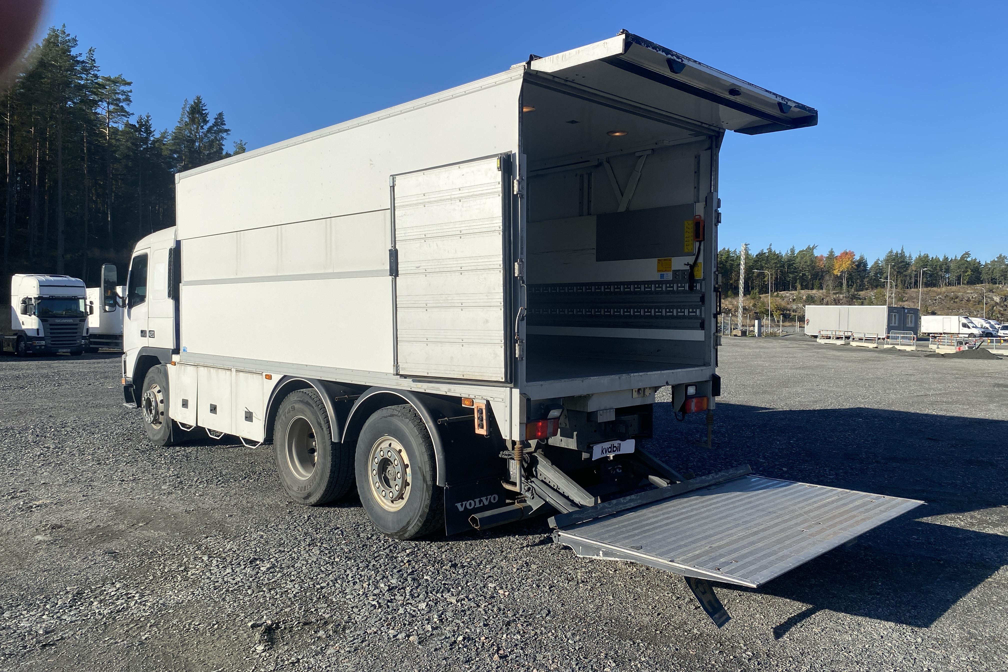 Volvo FM12 - 258 701 km - Automatic - white - 2001