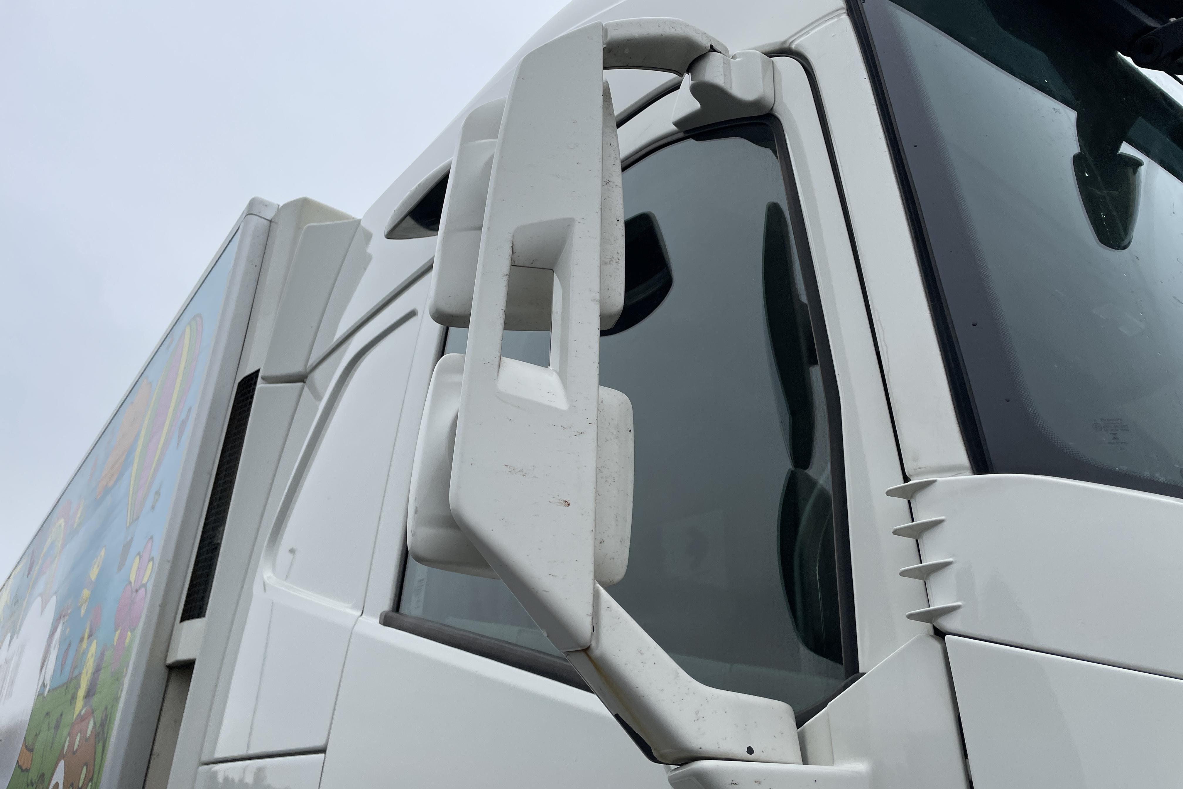 Volvo FH500 - 1 612 142 km - Automaatne - valge - 2015