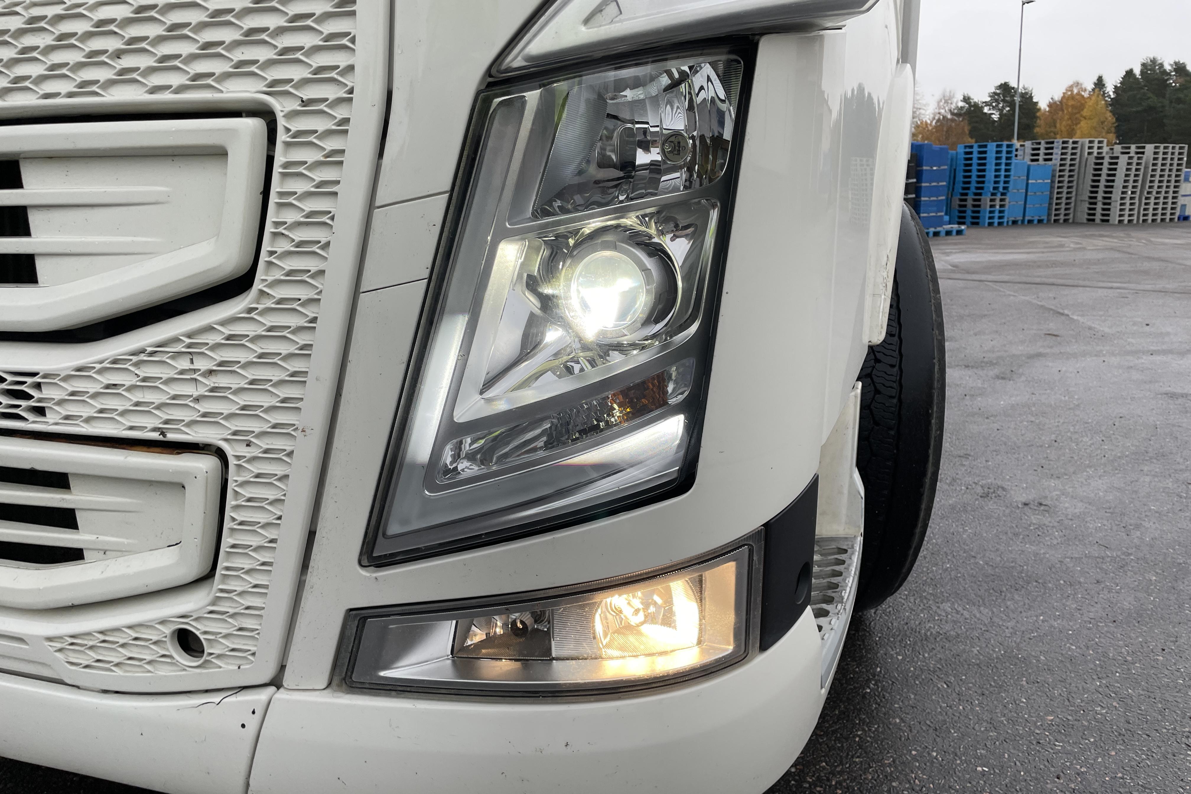 Volvo FH500 - 1 612 142 km - Automatic - white - 2015