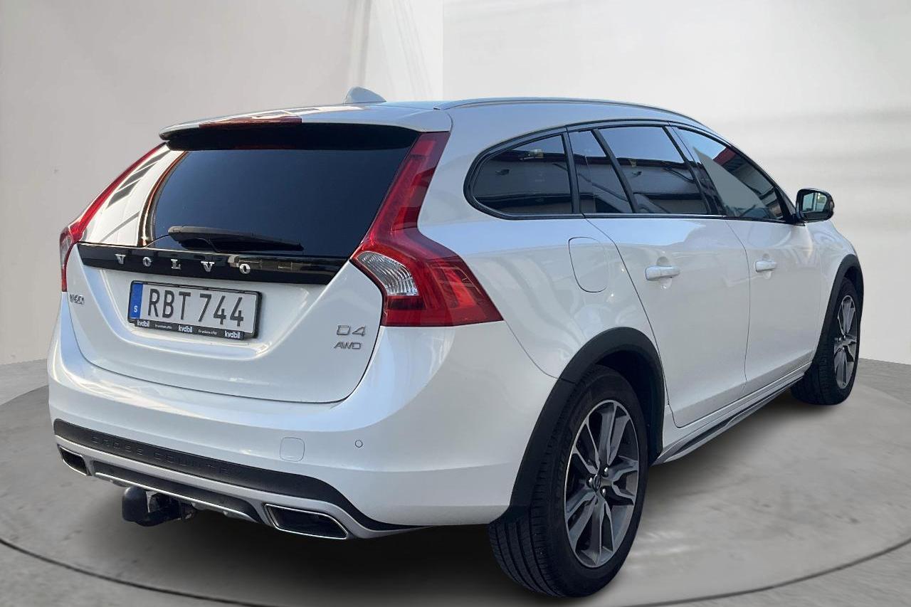 Volvo V60 D4 Cross Country AWD (190hk) - 71 350 km - Automatic - white - 2016