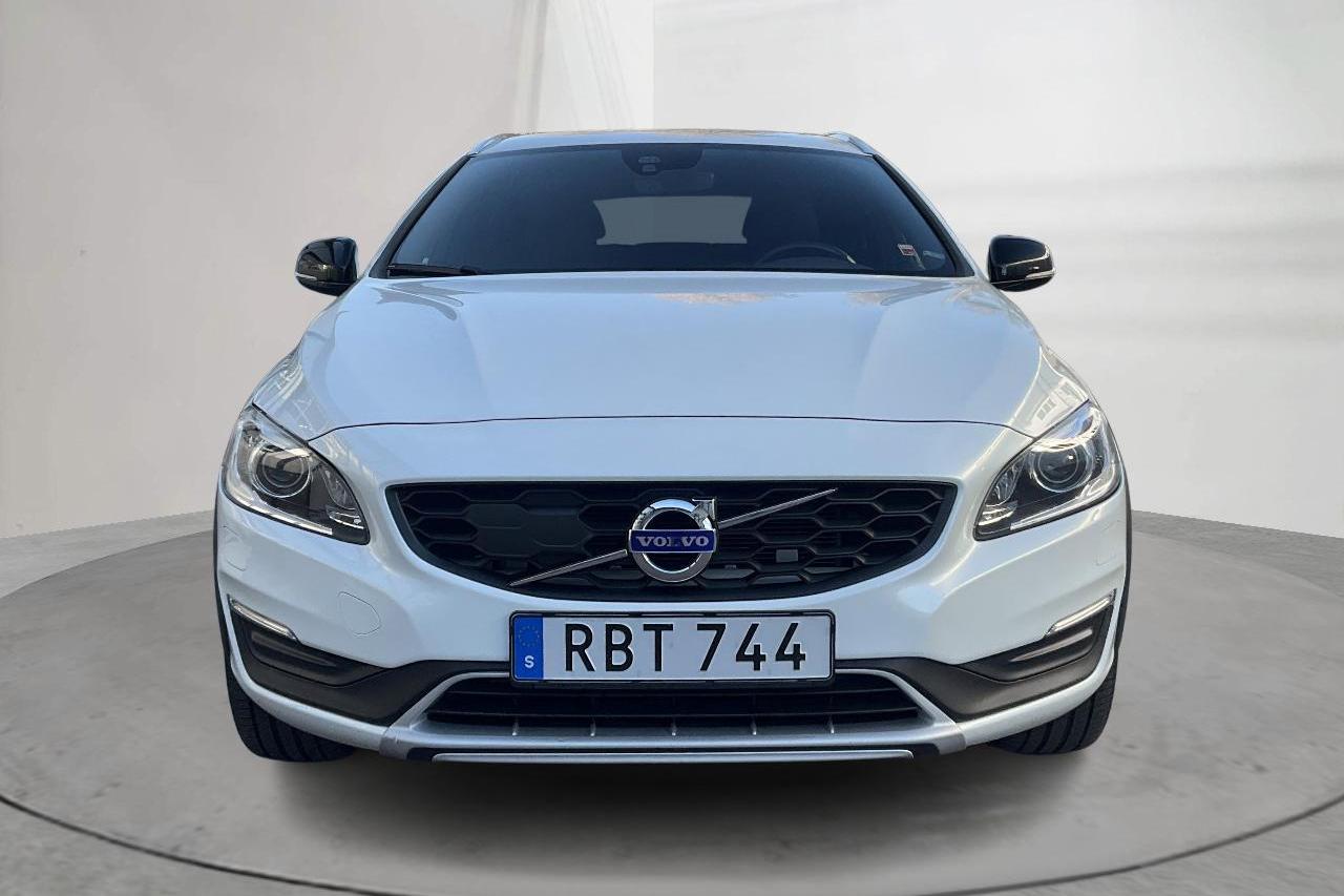 Volvo V60 D4 Cross Country AWD (190hk) - 71 350 km - Automatic - white - 2016