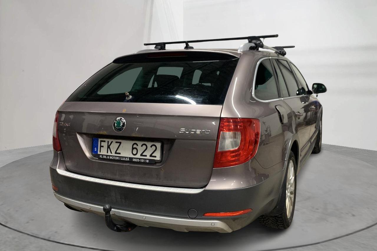 Skoda Superb 2.0 TDI Kombi 4X4 (140hk) - 311 910 km - Automatyczna - Light Brown - 2013