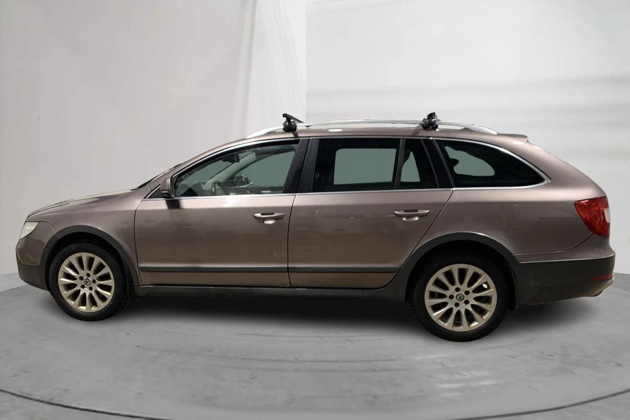 Skoda Superb 2.0 TDI Kombi 4X4 (140hk) - 311 910 km - Automatyczna - Light Brown - 2013