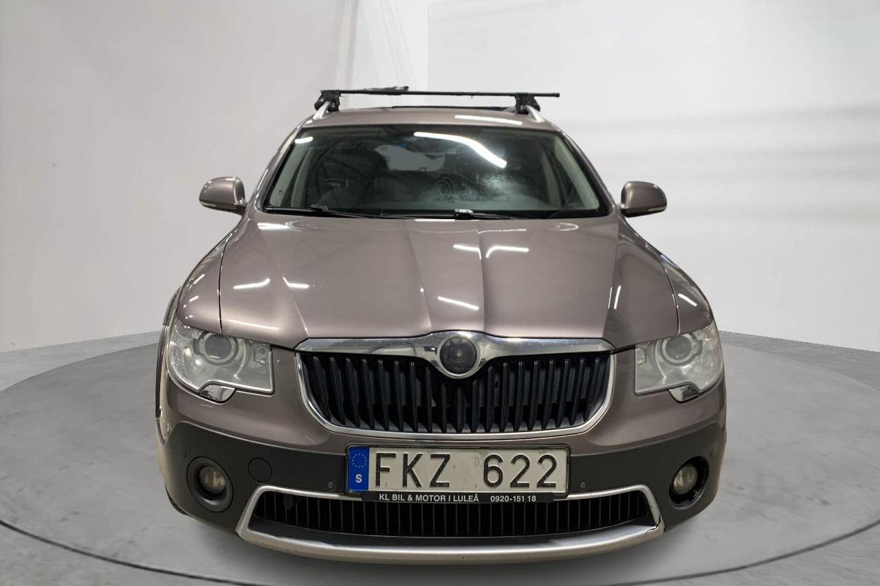 Skoda Superb 2.0 TDI Kombi 4X4 (140hk) - 311 910 km - Automatyczna - Light Brown - 2013