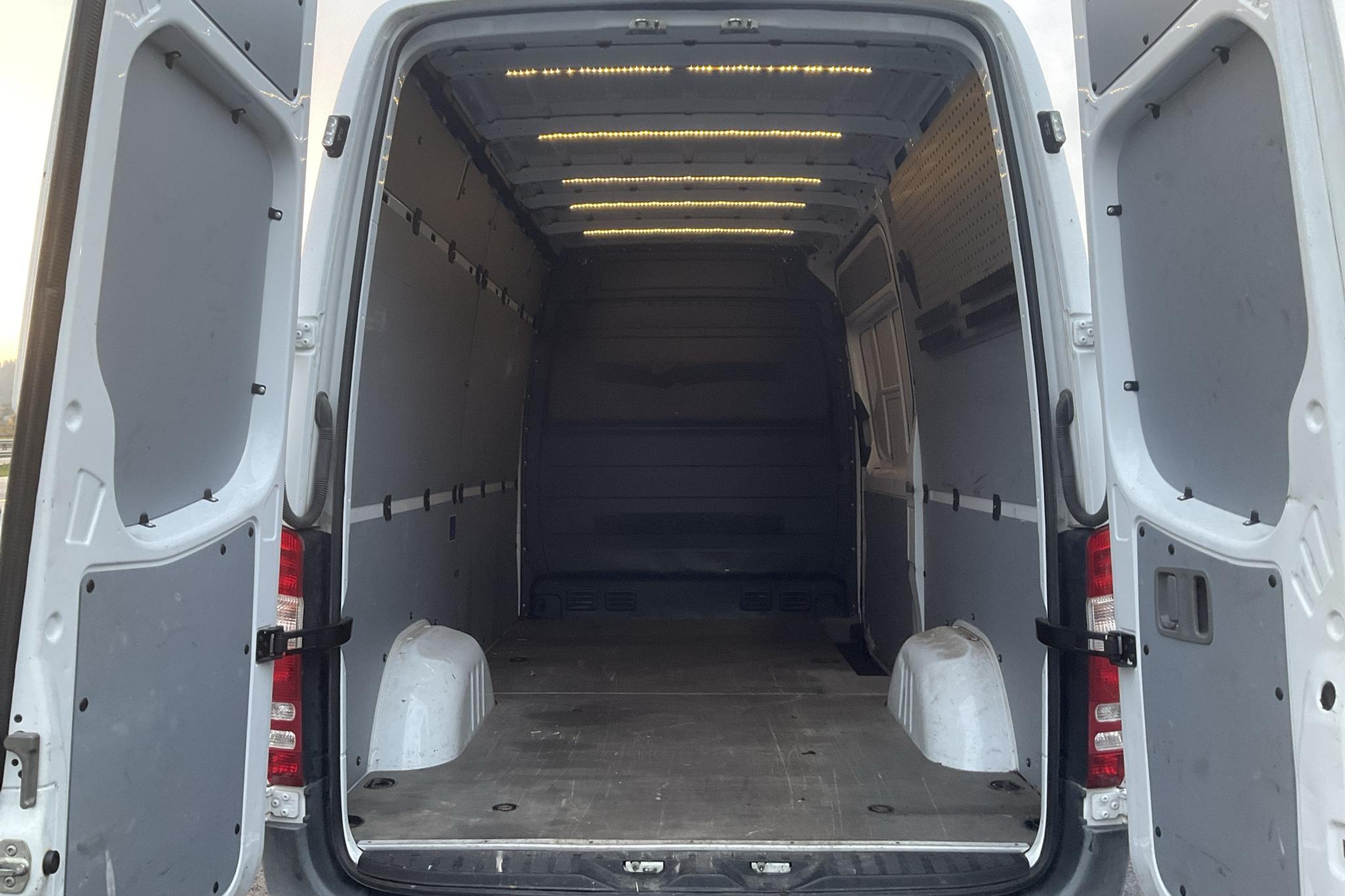 Mercedes Sprinter 213 CDI (129hk) - 24 896 mil - Manuell - vit - 2014