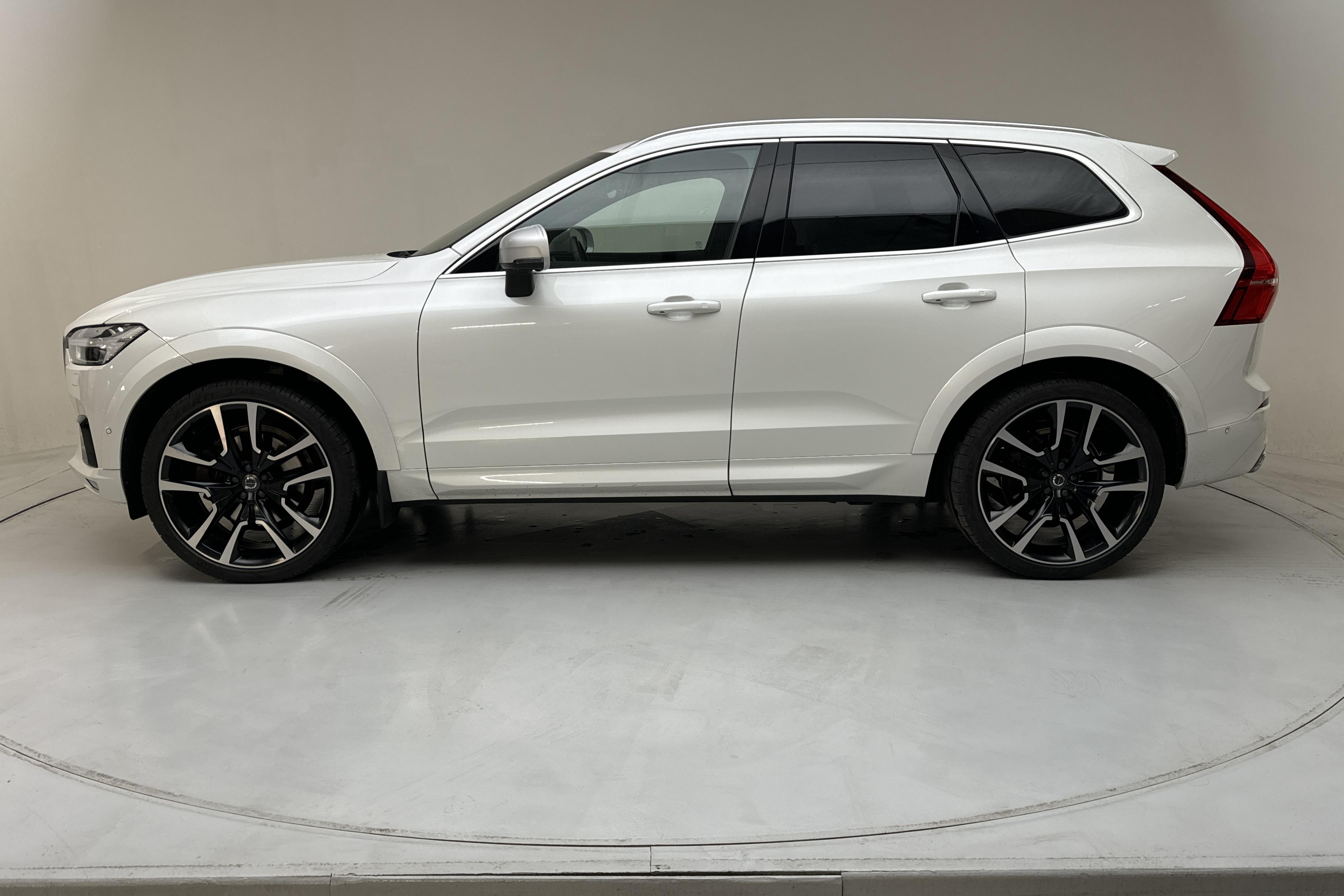 Volvo XC60 T5 AWD (250hk) - 64 110 km - Automaattinen - valkoinen - 2018