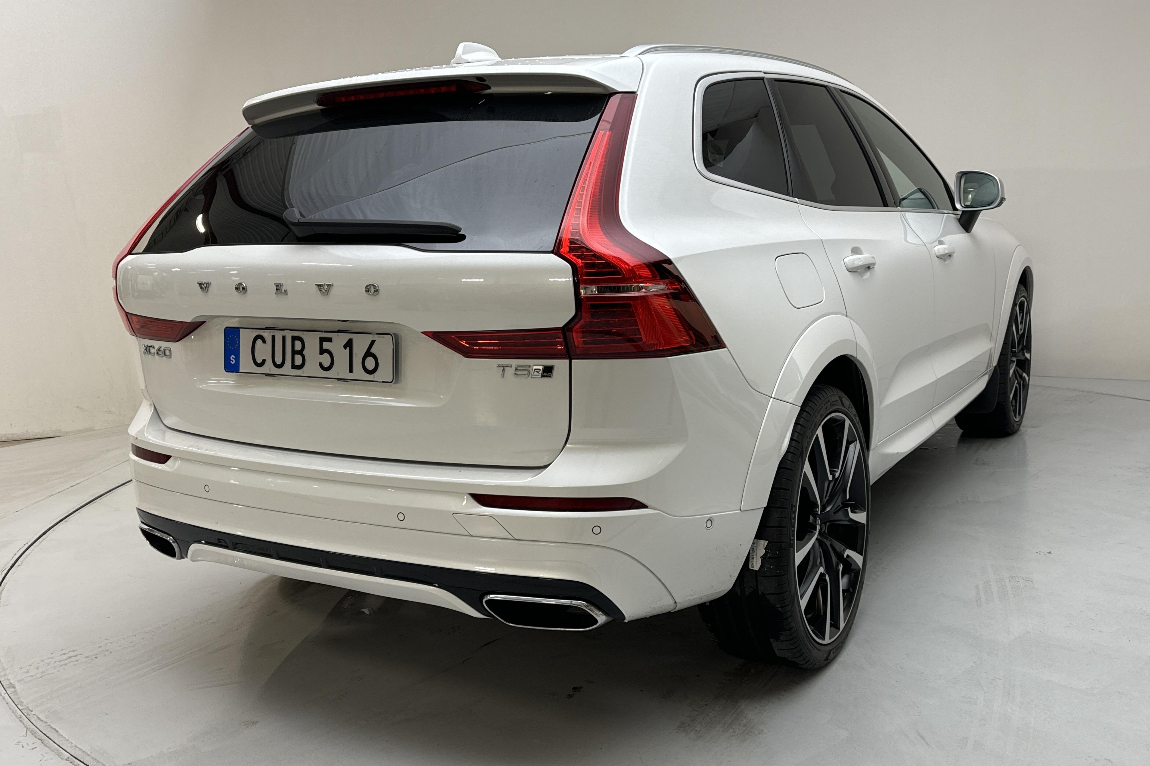 Volvo XC60 T5 AWD (250hk) - 64 110 km - Automatyczna - biały - 2018