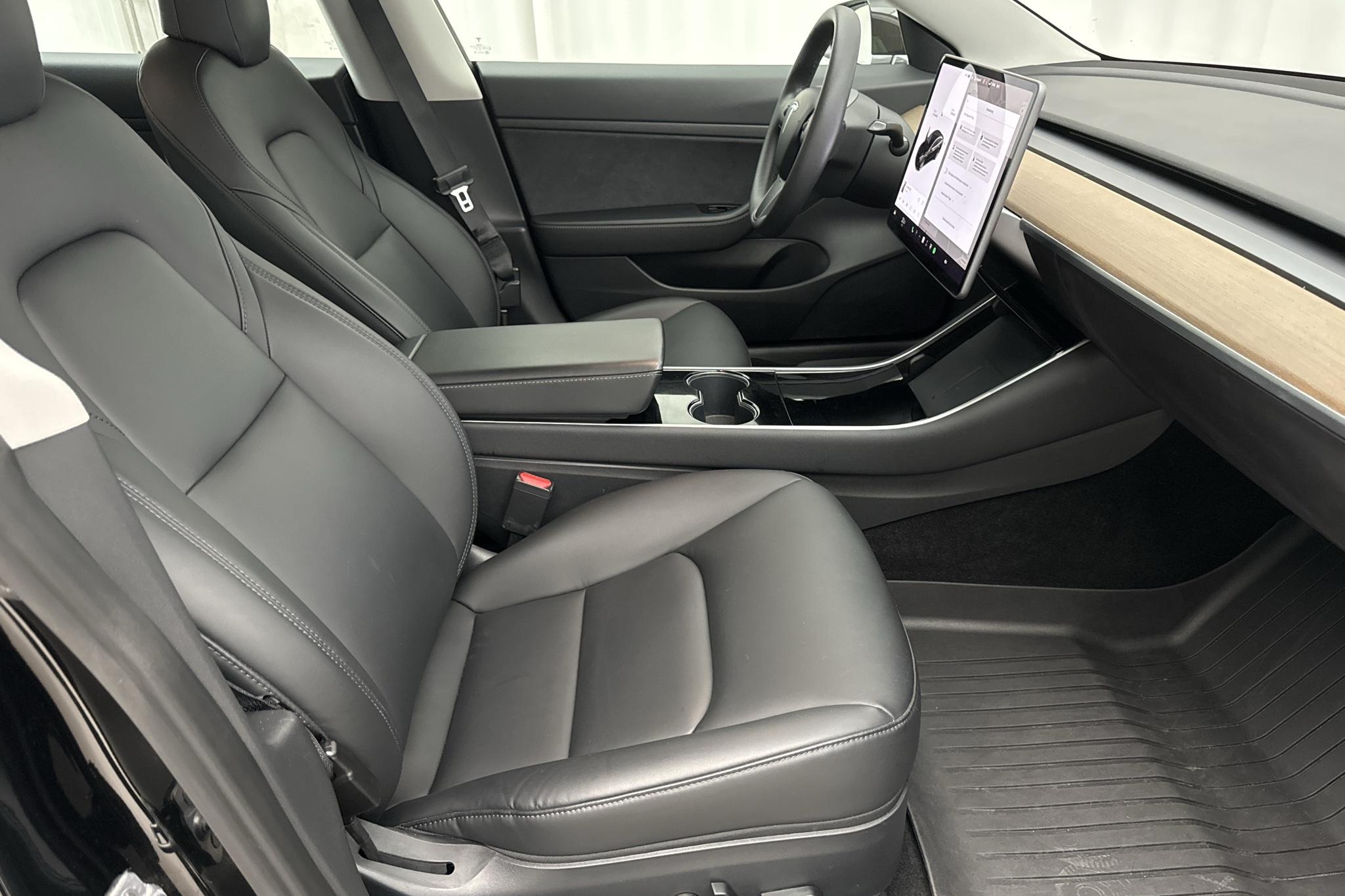 Tesla Tesla Model 3 RWD Standard Range Plus - 29 940 km - Automaatne - must - 2020