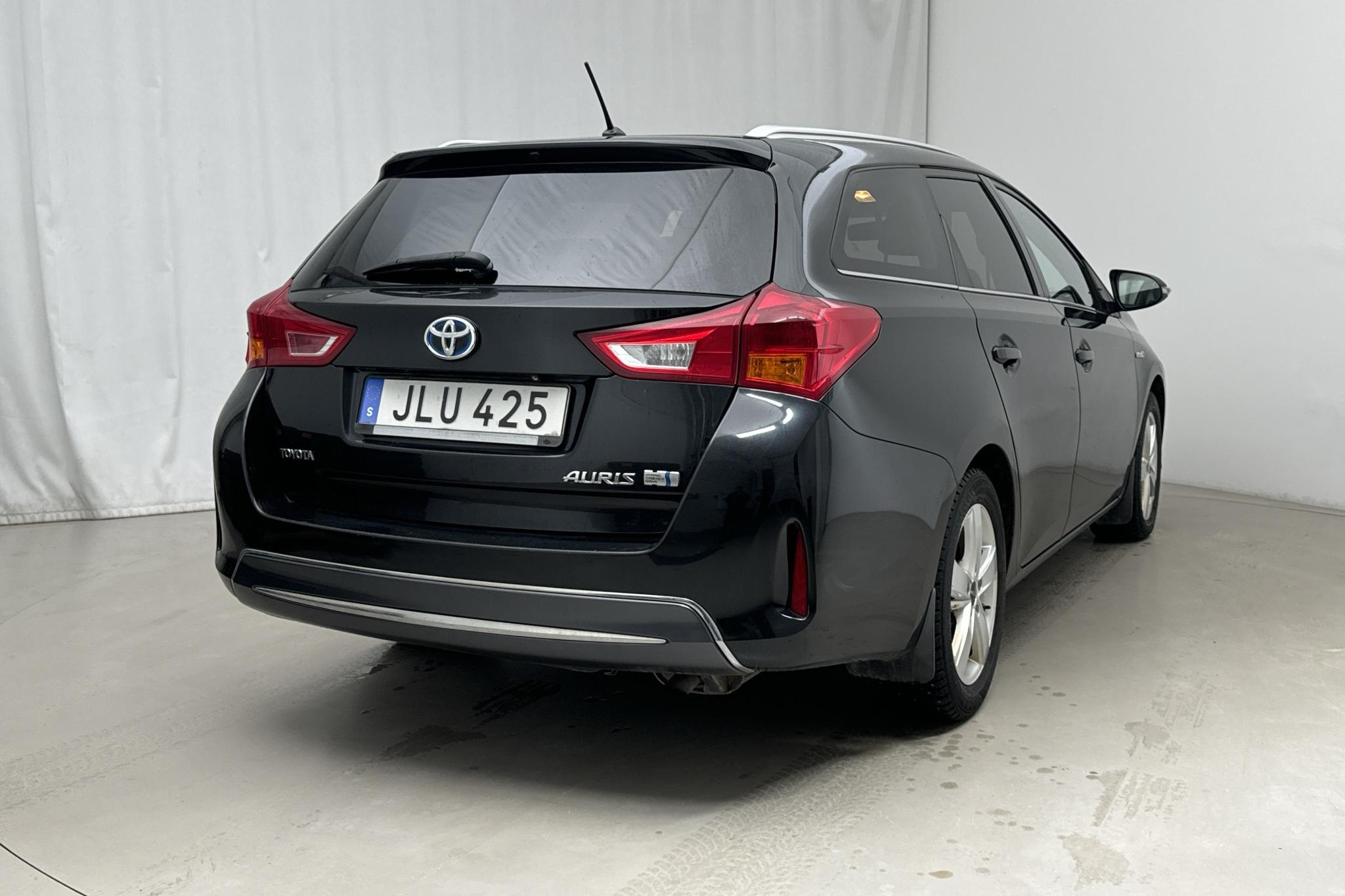 Toyota Auris 1.8 HSD Touring Sports (99hk) - 224 120 km - Automaattinen - musta - 2014