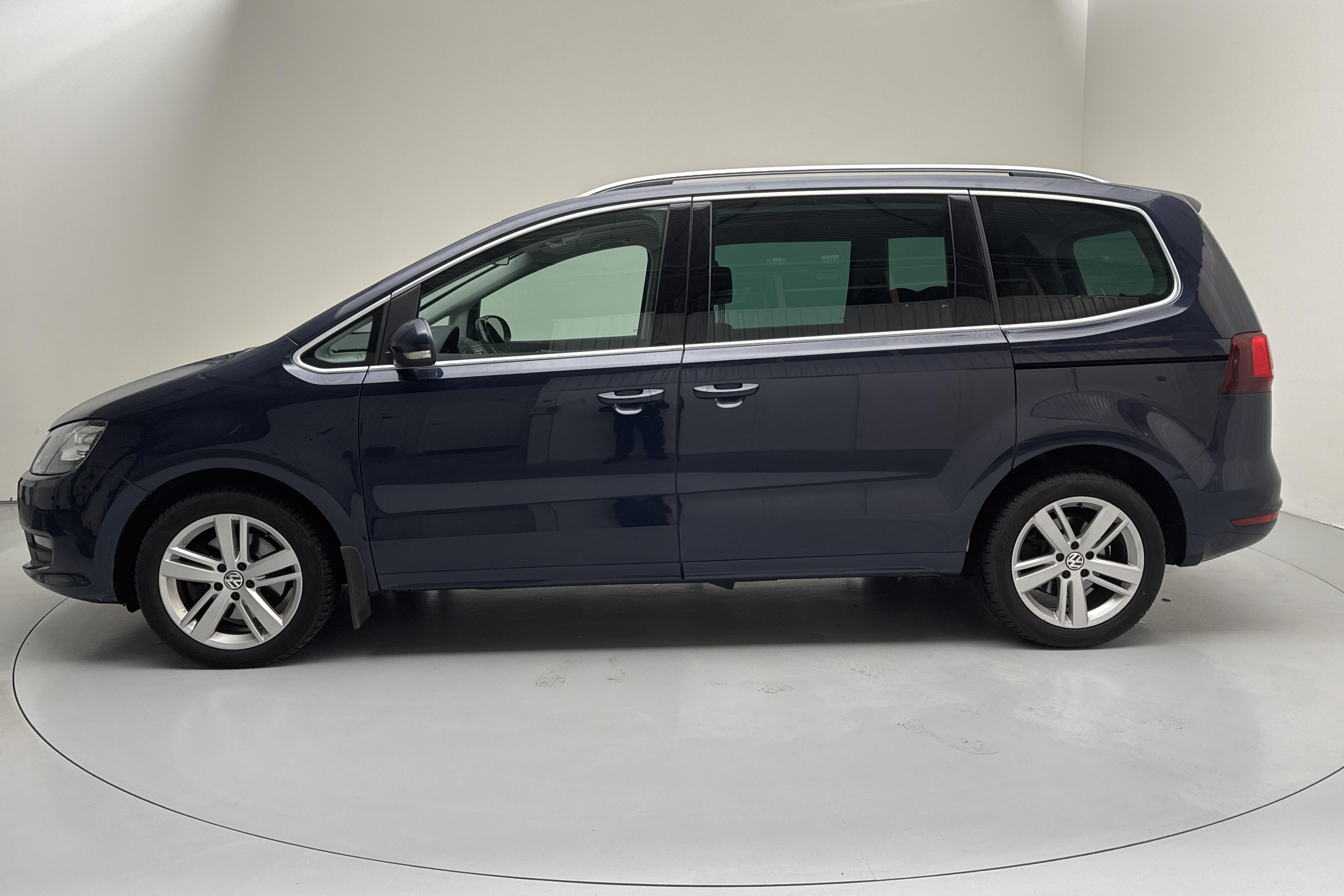 VW Sharan 2.0 TDI (150hk) - 20 563 mil - Manuell - Dark Blue - 2016