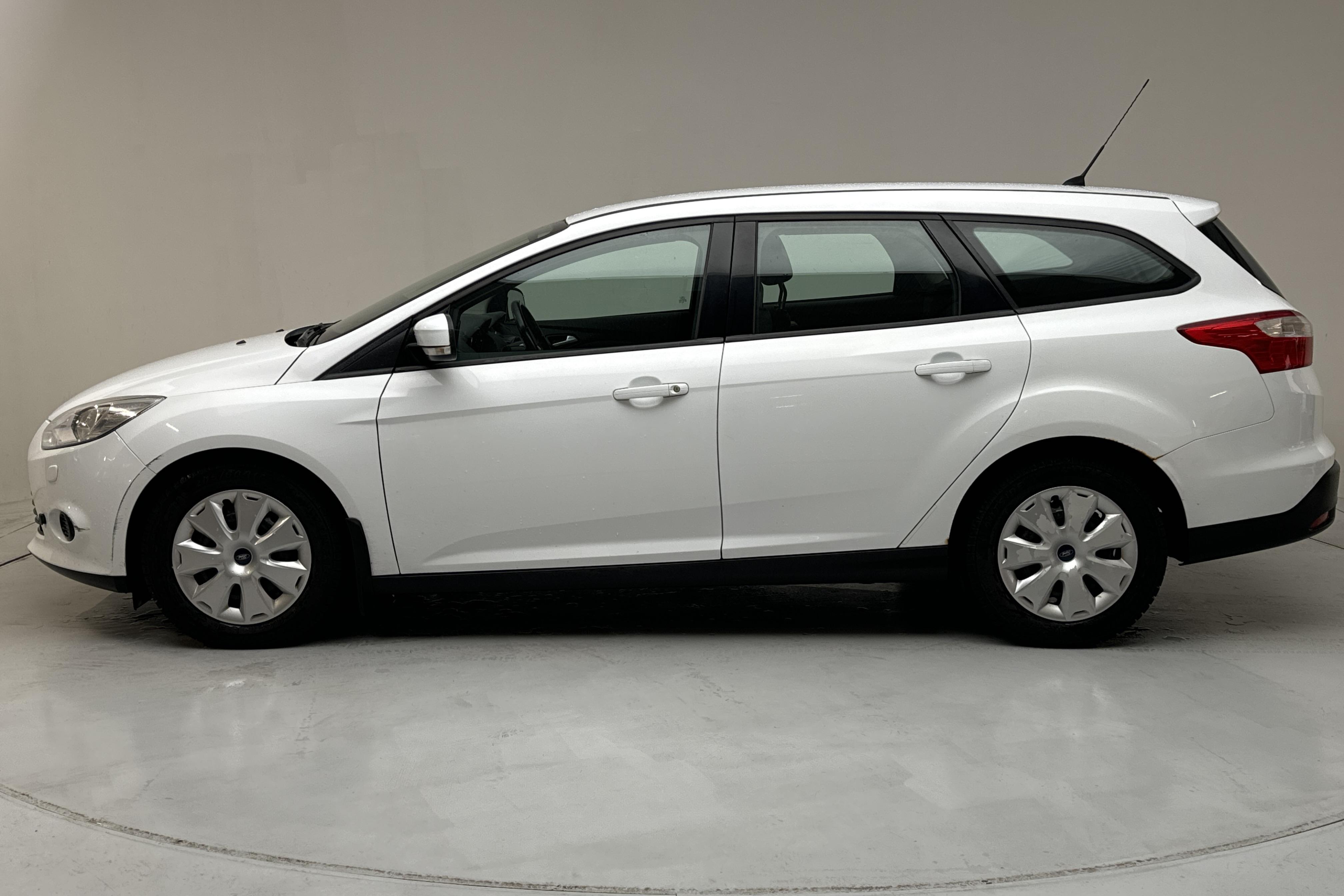 Ford Focus 1.6 TDCi Kombi (95hk) - 152 550 km - Manualna - biały - 2013