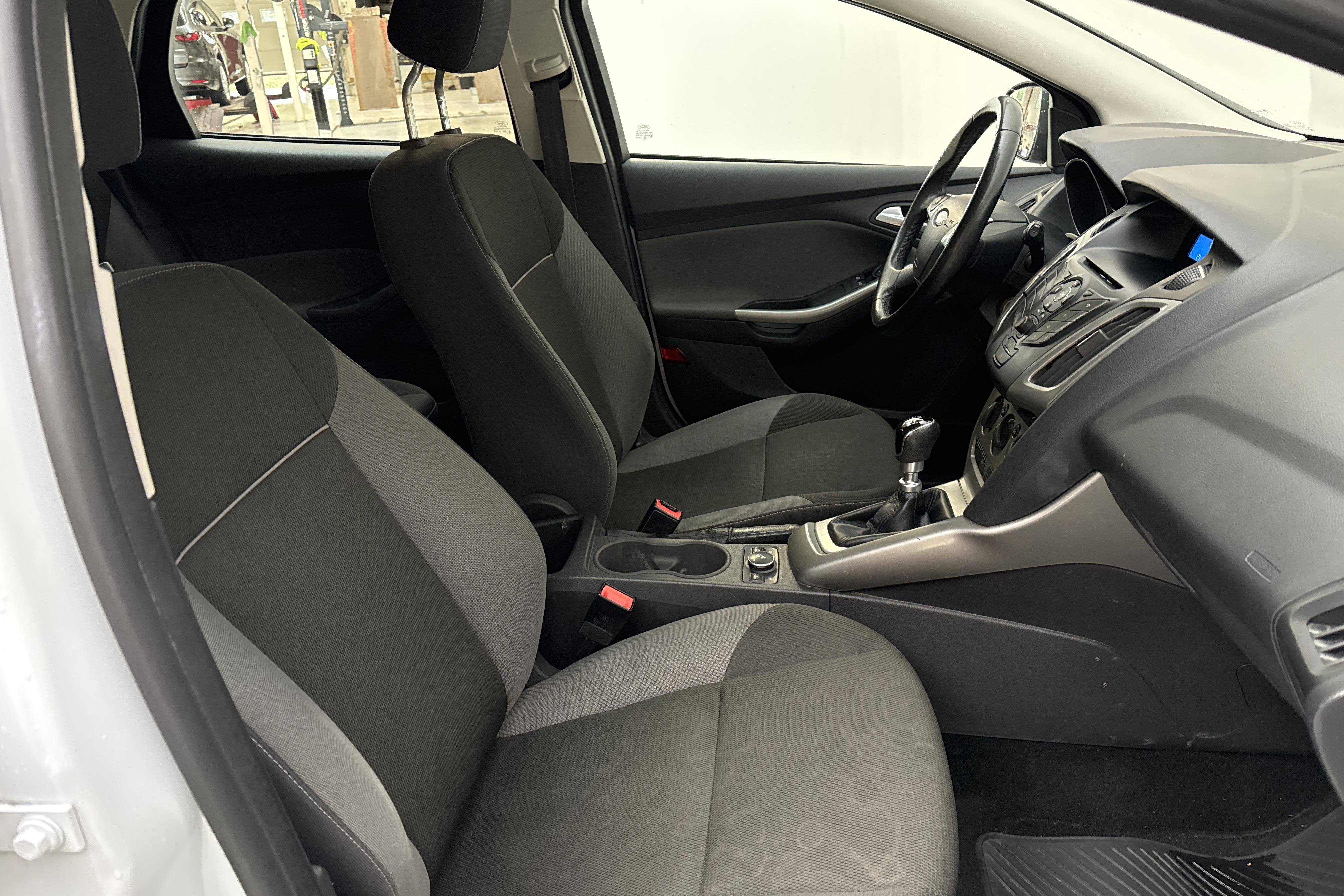 Ford Focus 1.6 TDCi Kombi (95hk) - 152 550 km - Käsitsi - valge - 2013