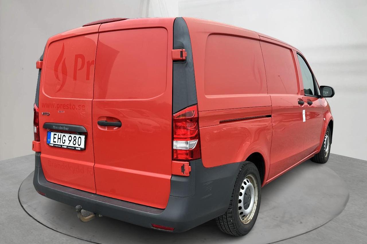 Mercedes Vito 111 CDI W640 (114hk) - 180 270 km - Manuaalinen - punainen - 2015