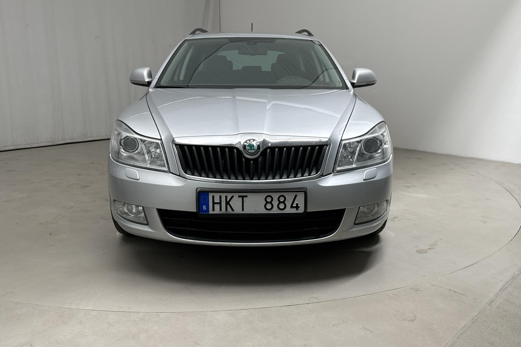 Skoda Octavia II 1.6 TDI GreenLine Kombi (105hk) - 146 260 km - Automatyczna - srebro - 2013