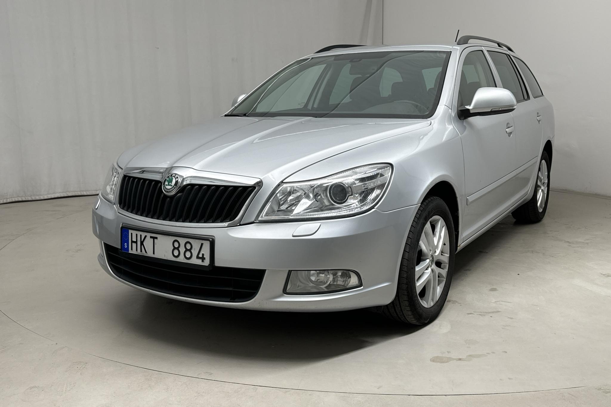 Skoda Octavia II 1.6 TDI GreenLine Kombi (105hk) - 146 260 km - Automatic - silver - 2013