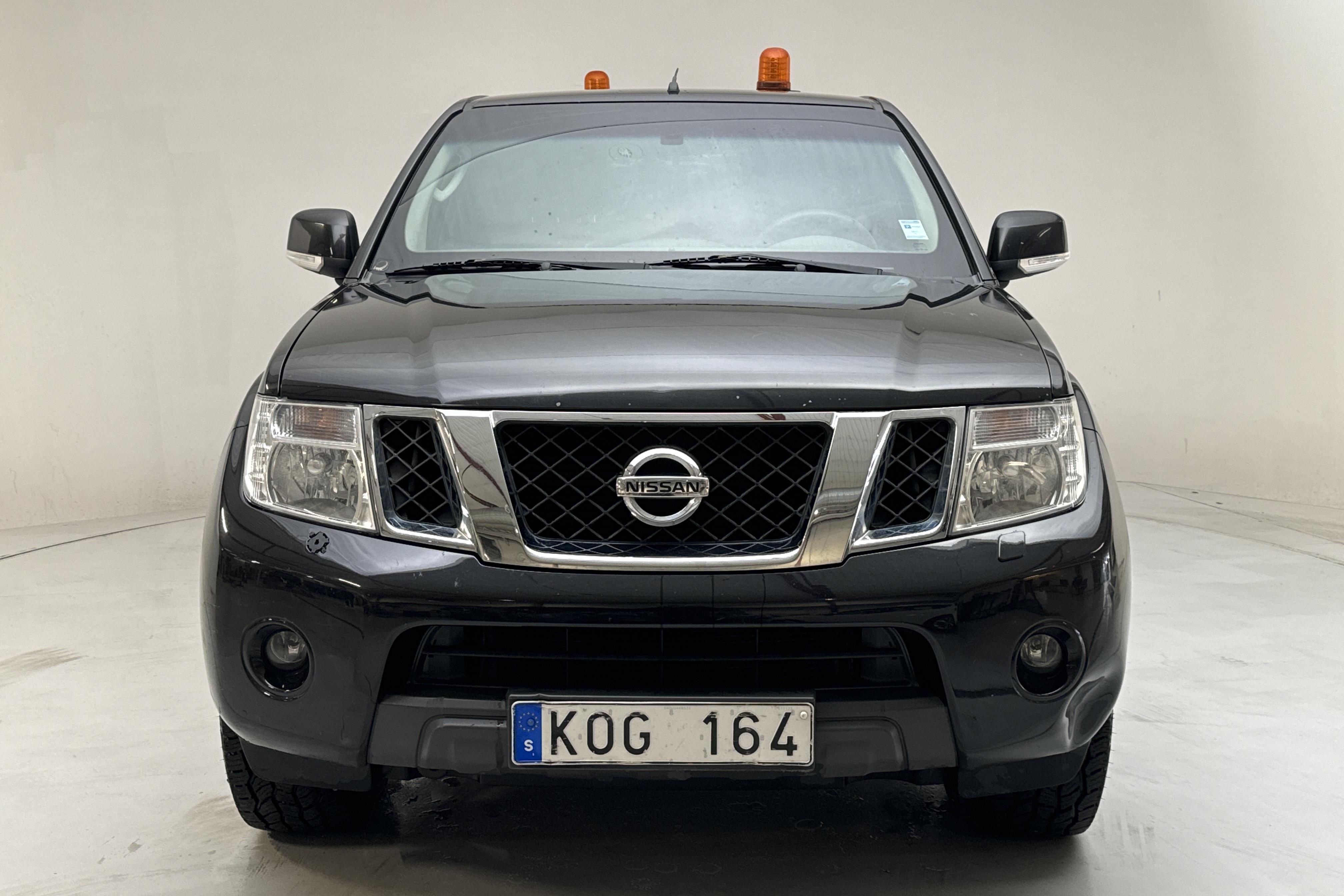 Nissan Navara 2.5 dCi (190hk) - 250 550 km - Käsitsi - must - 2012