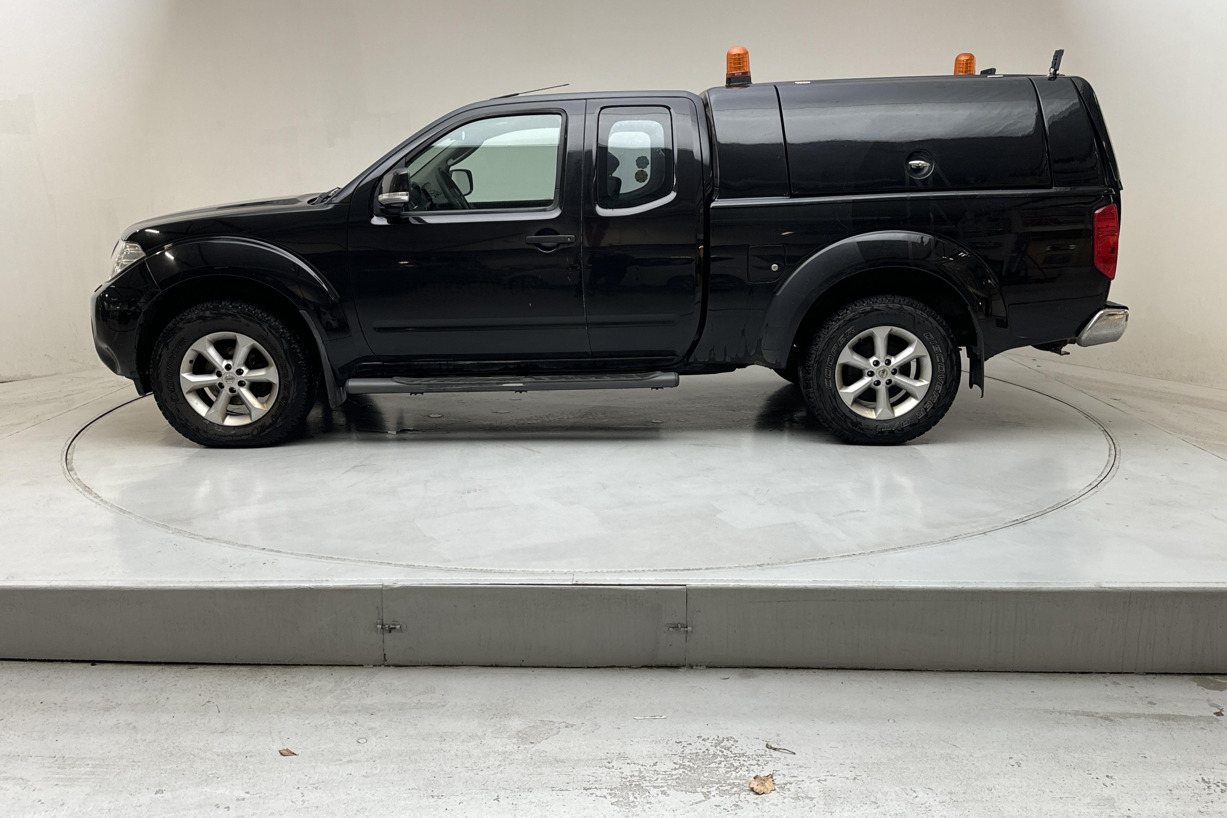 Nissan Navara 2.5 dCi (190hk) - 250 550 km - Manual - black - 2012