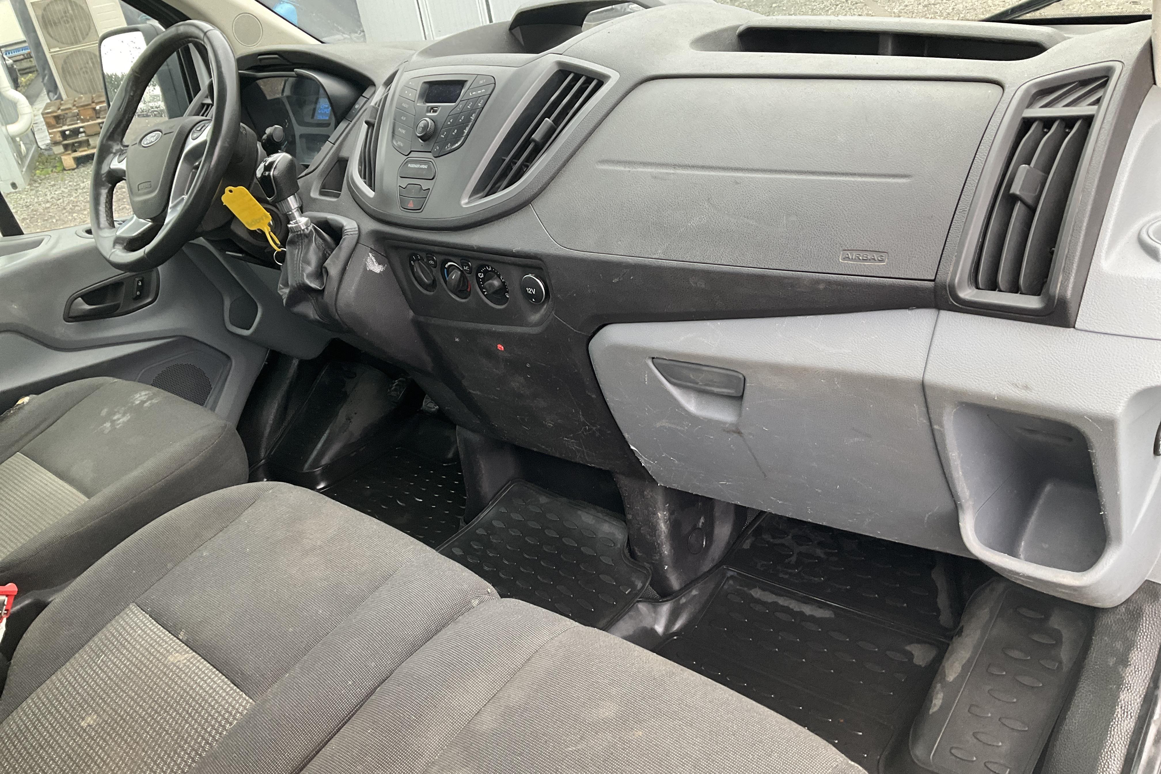 Ford Transit Chassi 310 2.2 TDCi 2WD (125hk) - 159 630 km - Manuaalinen - valkoinen - 2015