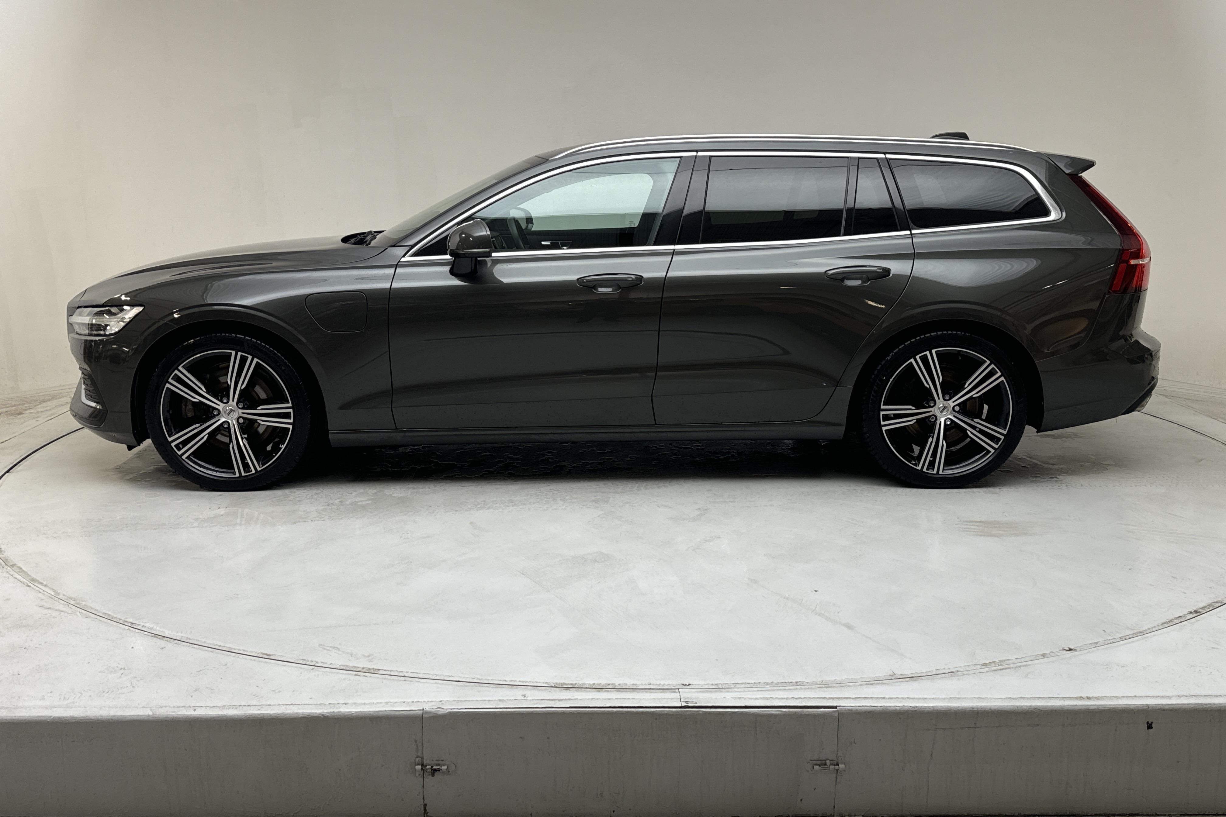 Volvo V60 T6 AWD Twin Engine (340hk) - 81 200 km - Automaatne - Dark Grey - 2021