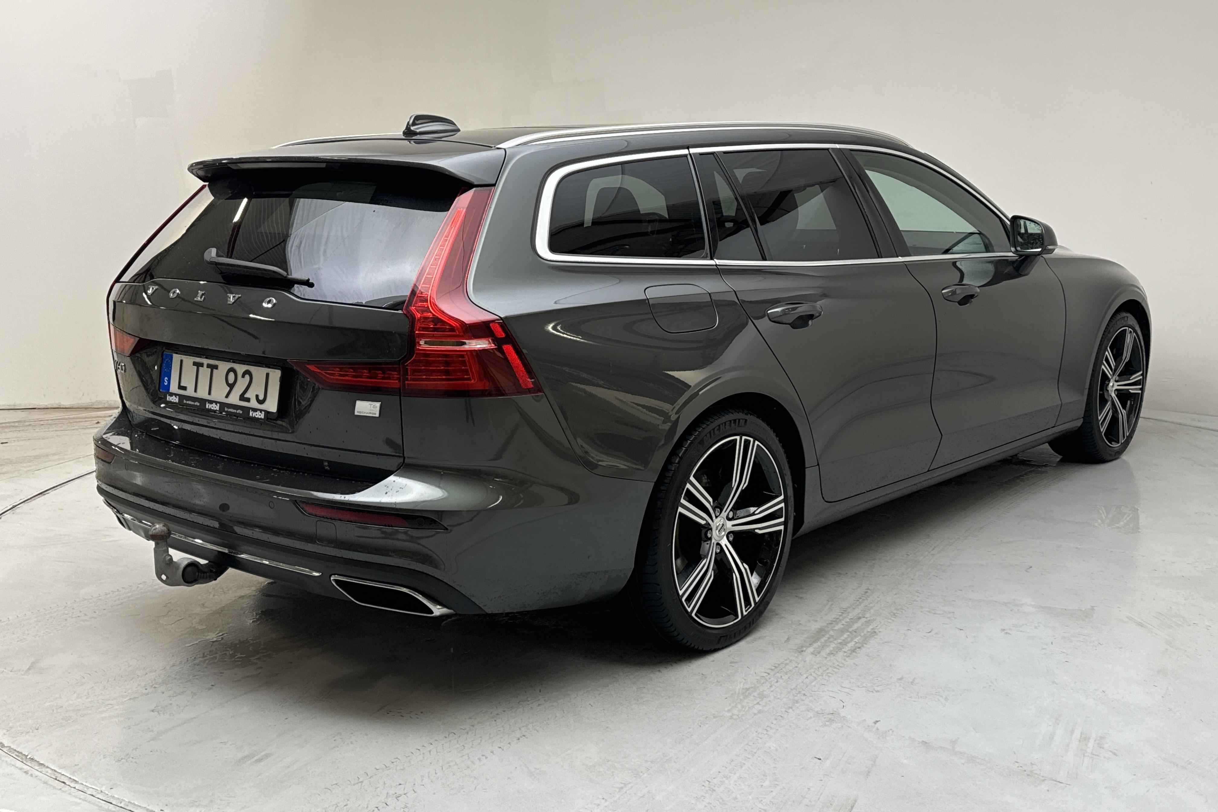 Volvo V60 T6 AWD Twin Engine (340hk) - 81 200 km - Automaatne - Dark Grey - 2021