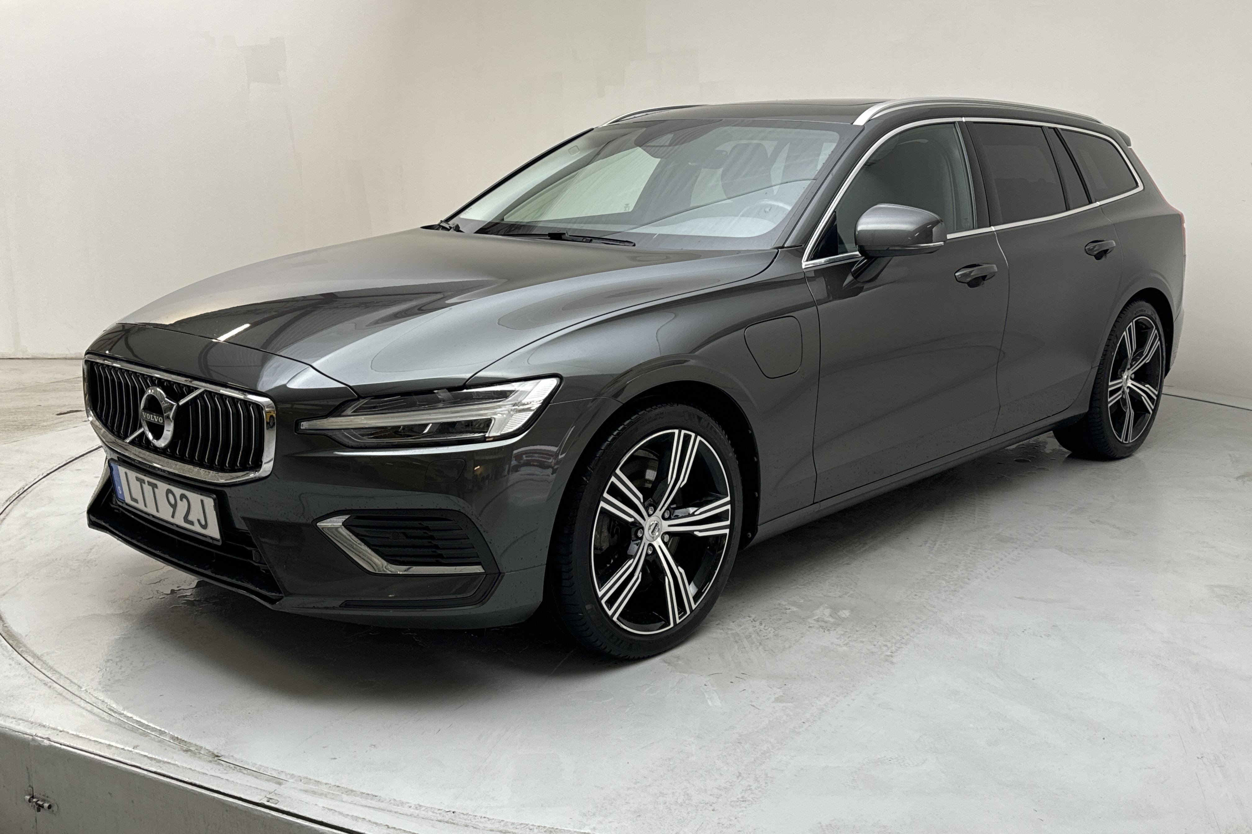 Volvo V60 T6 AWD Twin Engine (340hk) - 81 200 km - Automatic - Dark Grey - 2021