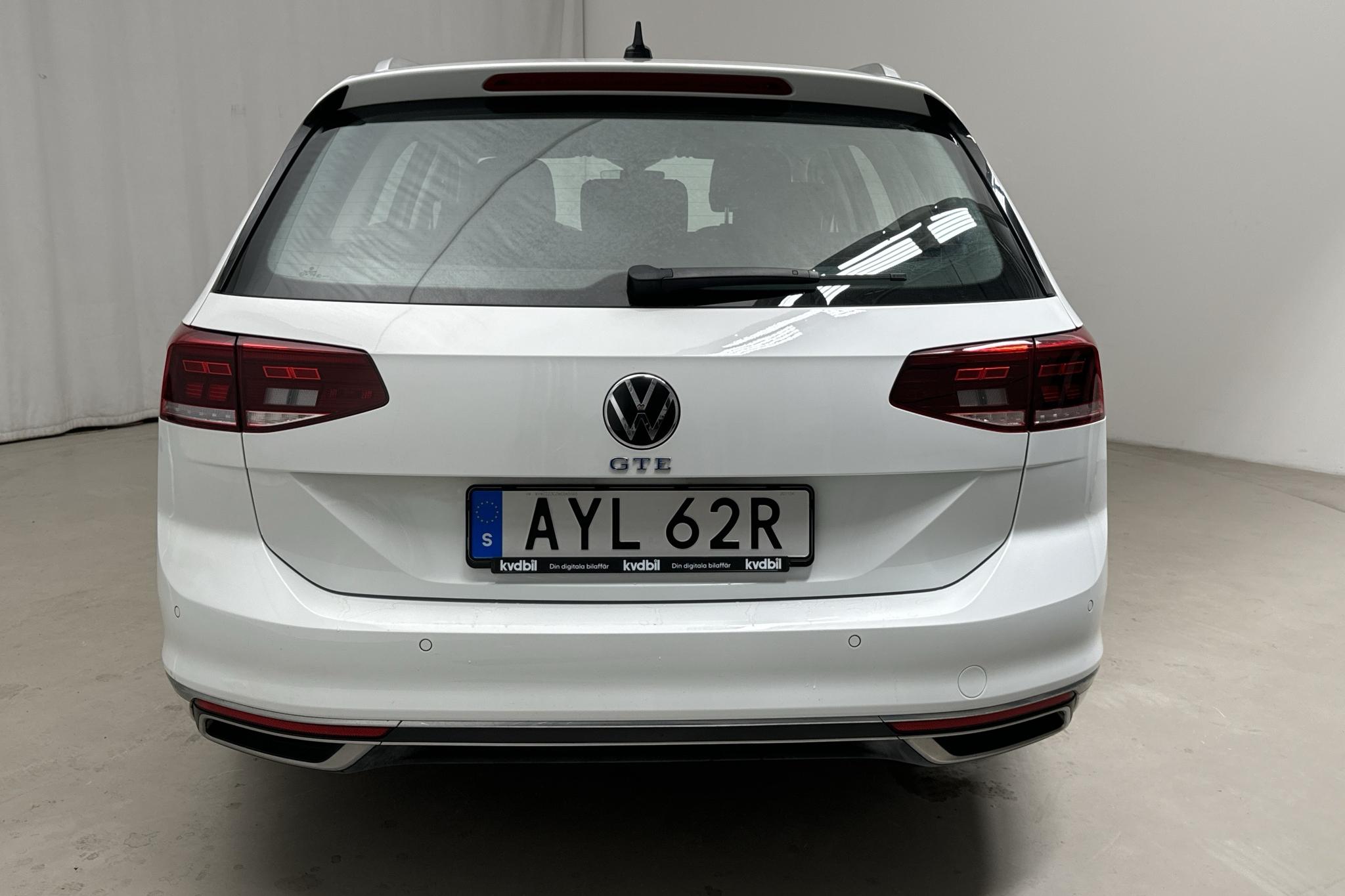 VW Passat 1.4 GTE Sportscombi (218hk) - 69 840 km - Automatyczna - biały - 2021