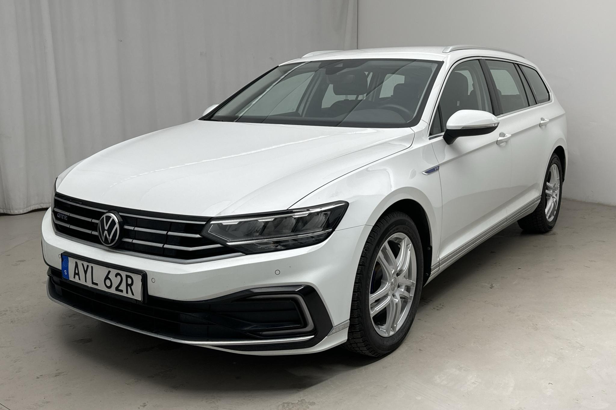 VW Passat 1.4 GTE Sportscombi (218hk) - 69 840 km - Automaatne - valge - 2021