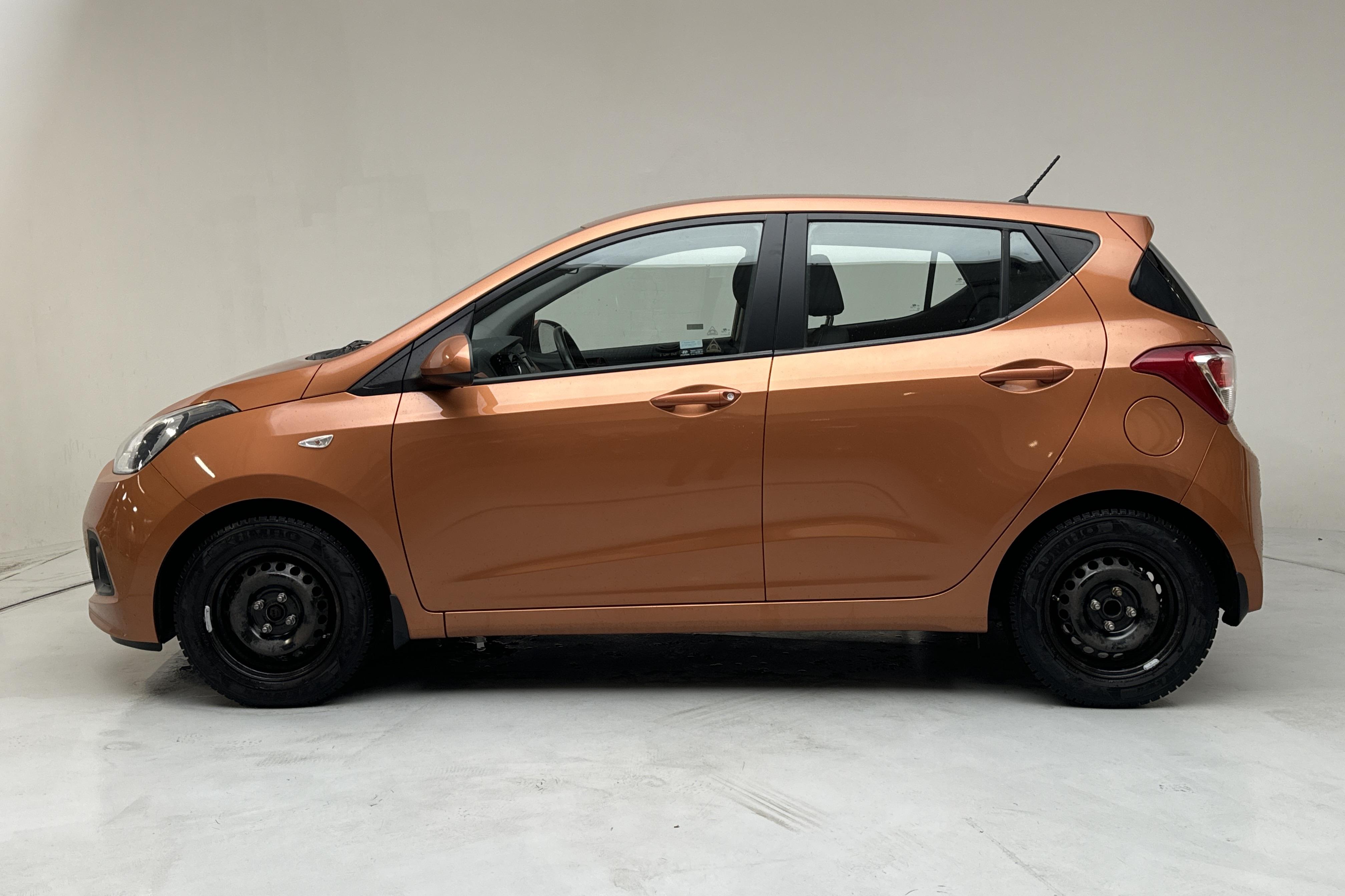 Hyundai i10 1.0 (66hk) - 10 663 mil - Manuell - orange - 2015