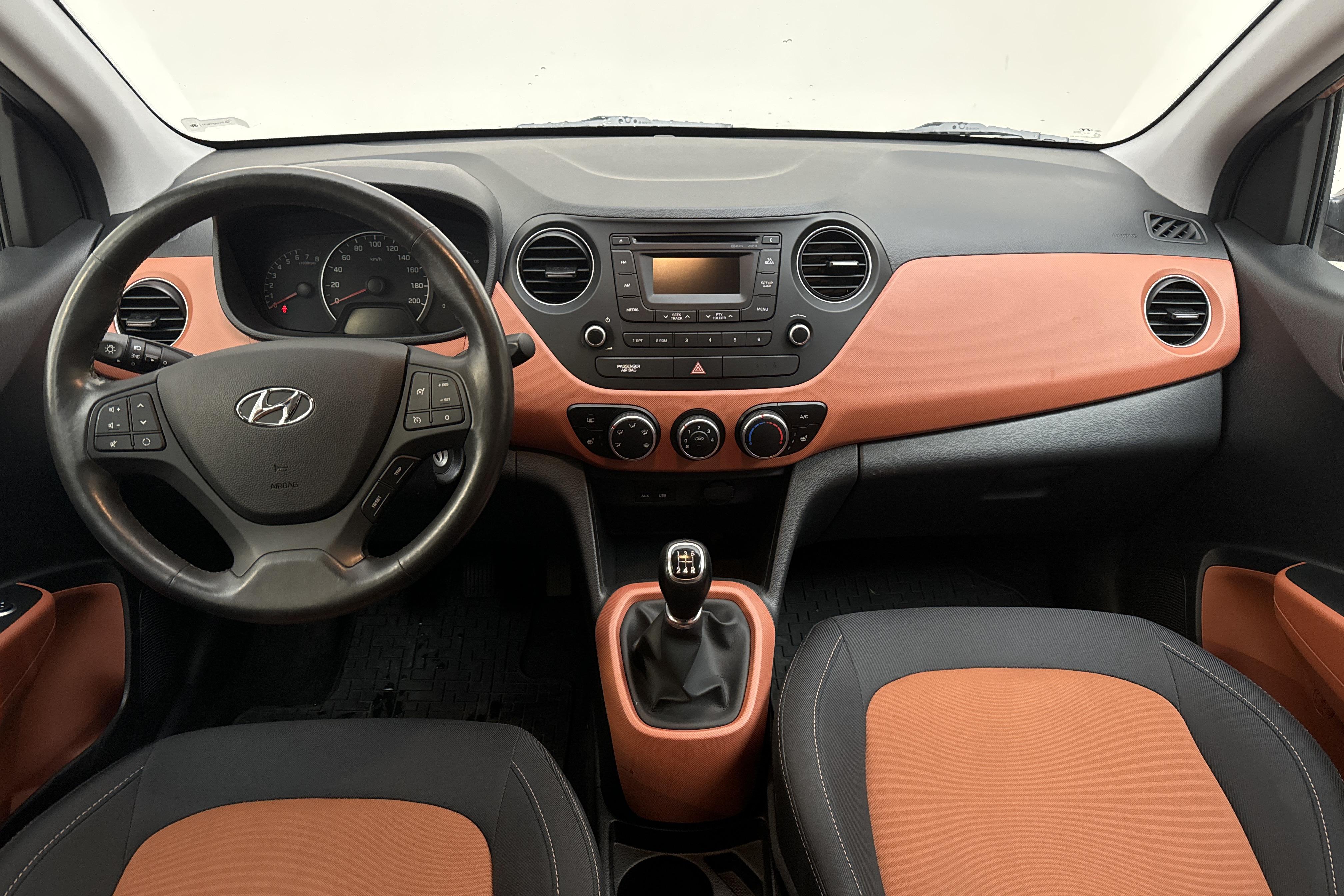 Hyundai i10 1.0 (66hk) - 10 663 mil - Manuell - orange - 2015