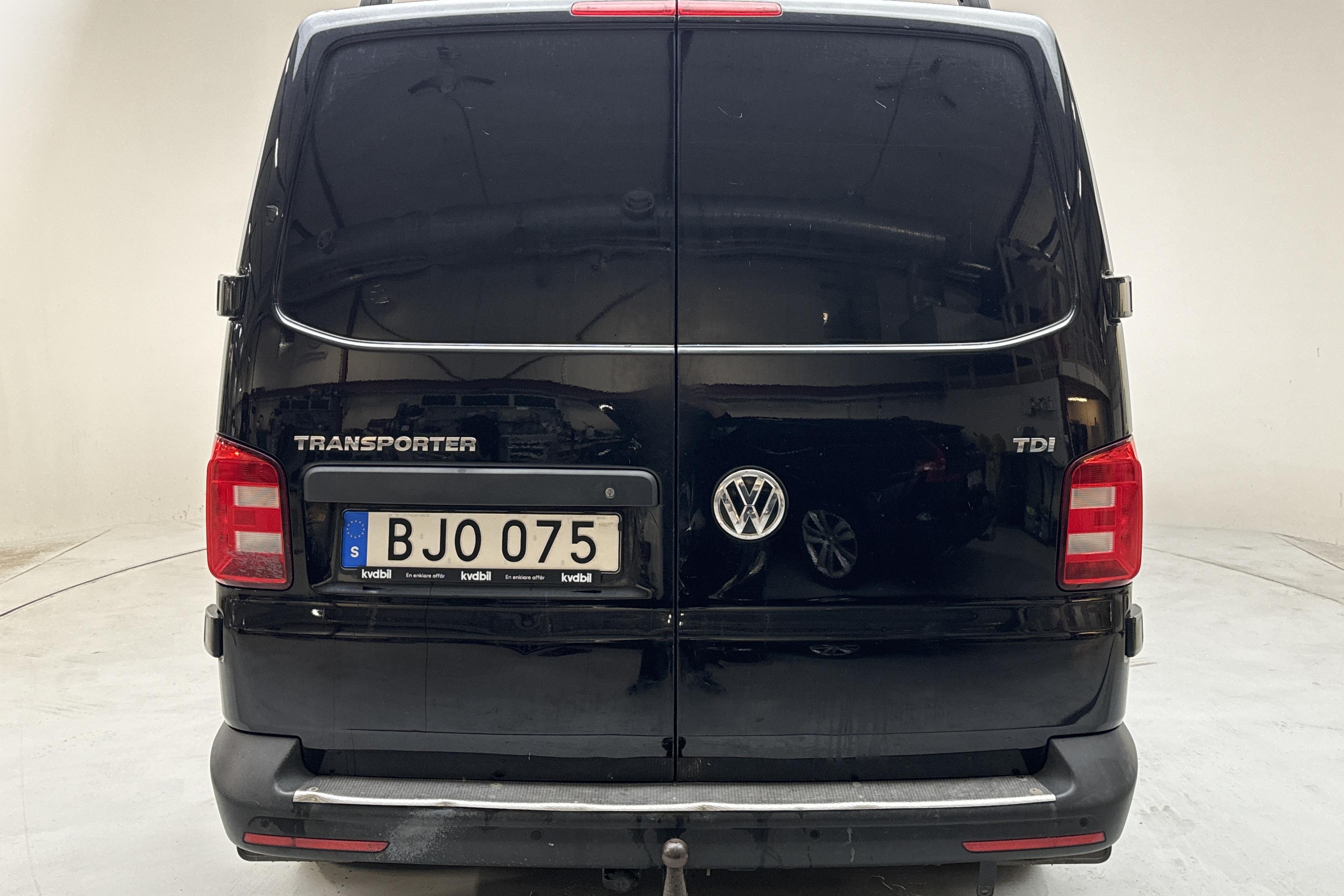 VW Transporter T6 2.0 TDI BMT Skåp (102hk) - 129 000 km - Manual - black - 2018