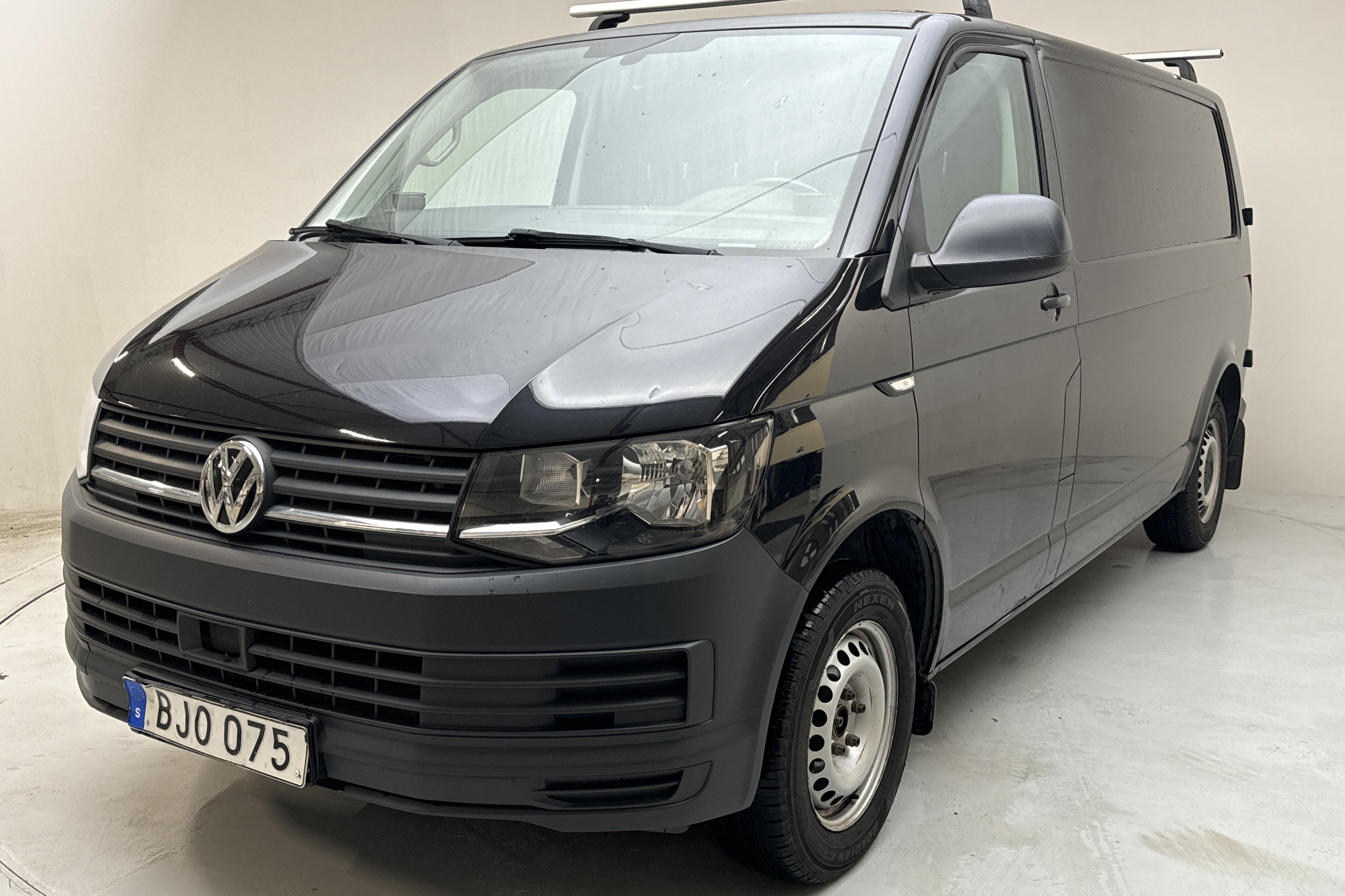 VW Transporter T6 2.0 TDI BMT Skåp (102hk) - 129 000 km - Manualna - czarny - 2018