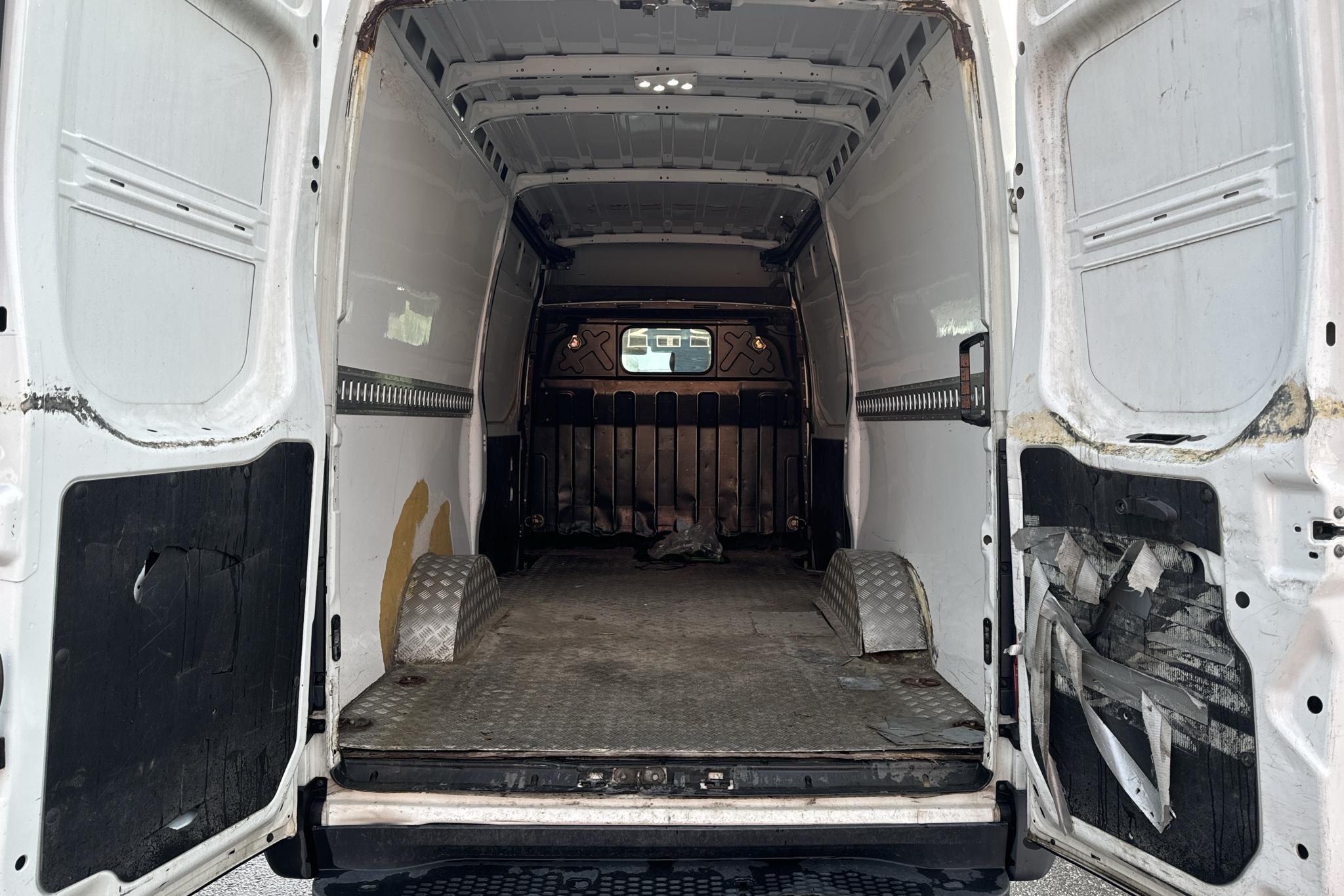 Iveco Daily 35 2.3 (136hk) - 113 770 km - Automatyczna - biały - 2018