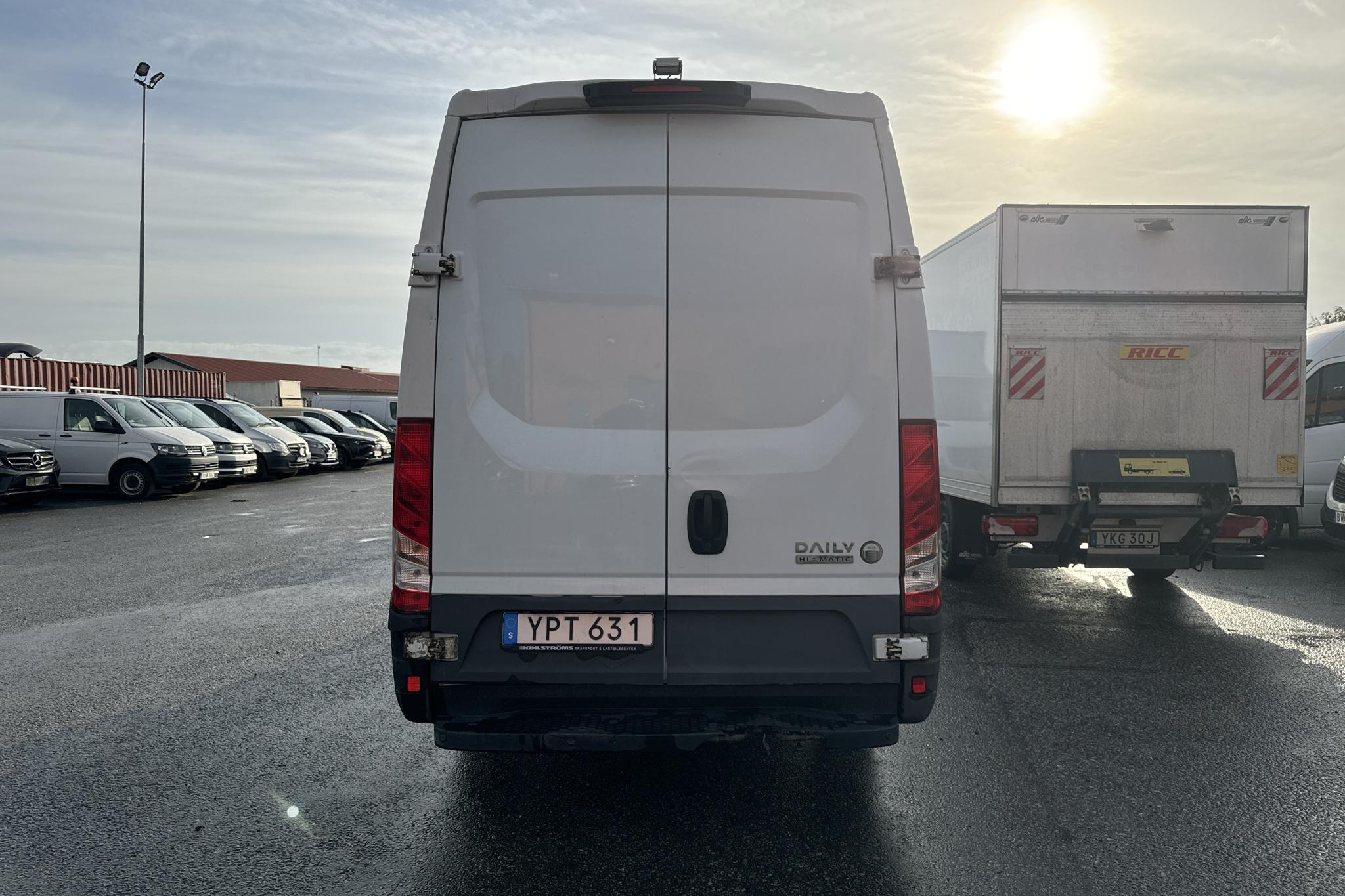 Iveco Daily 35 2.3 (136hk) - 11 377 mil - Automat - vit - 2018