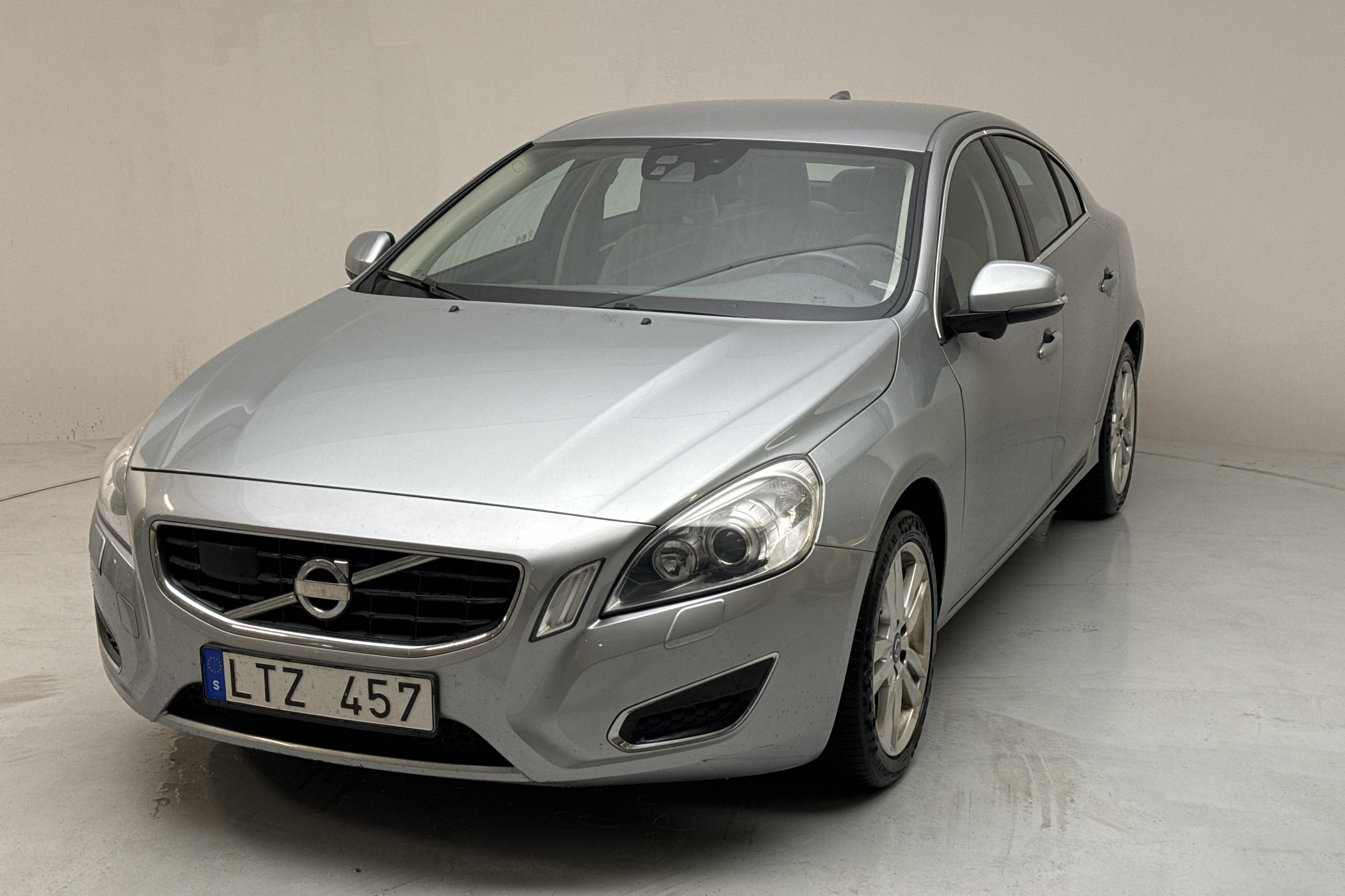 Volvo S60 1.6D DRIVe (115hk) - 223 560 km - Automaatne - hõbe - 2012