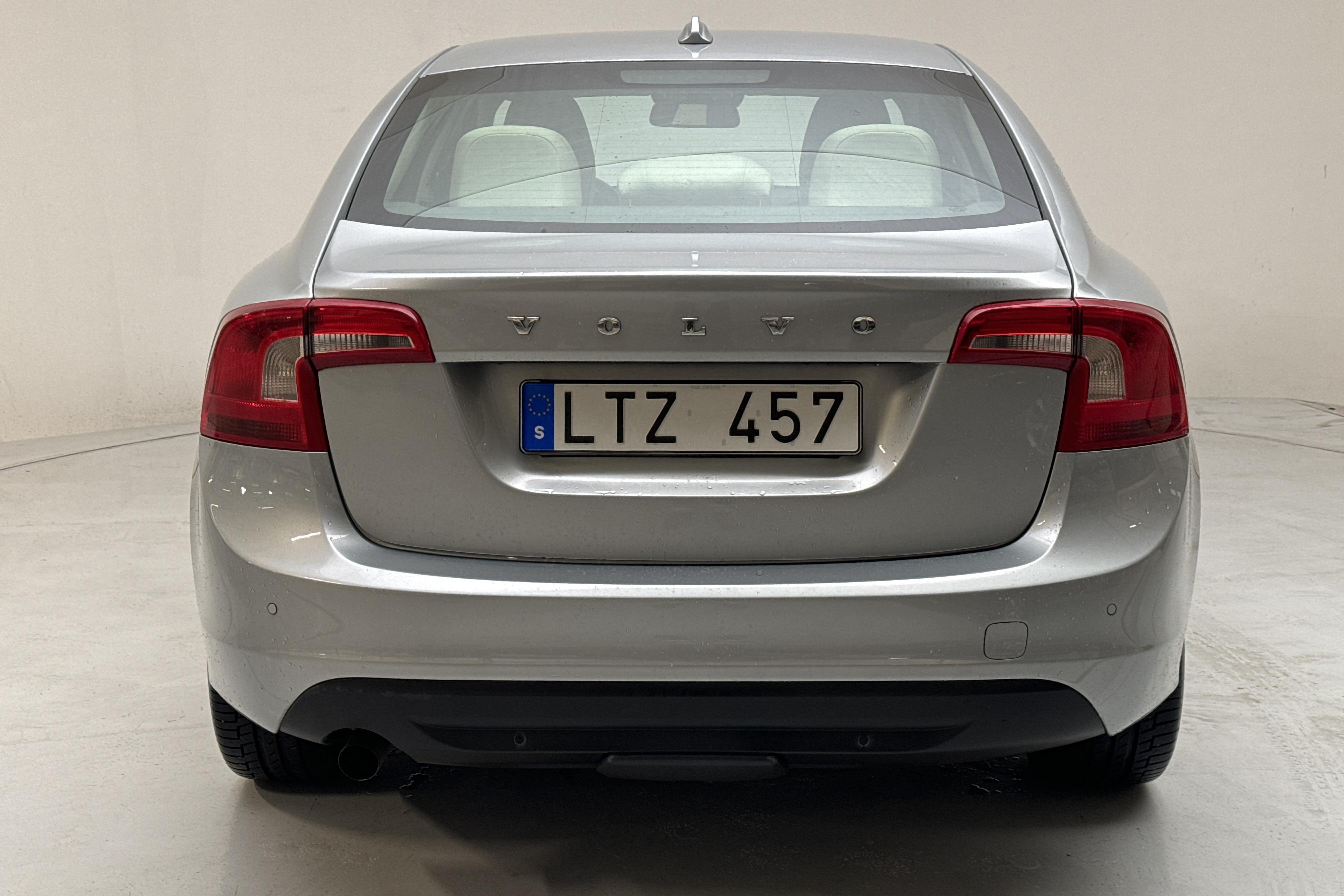 Volvo S60 1.6D DRIVe (115hk) - 22 356 mil - Automat - silver - 2012